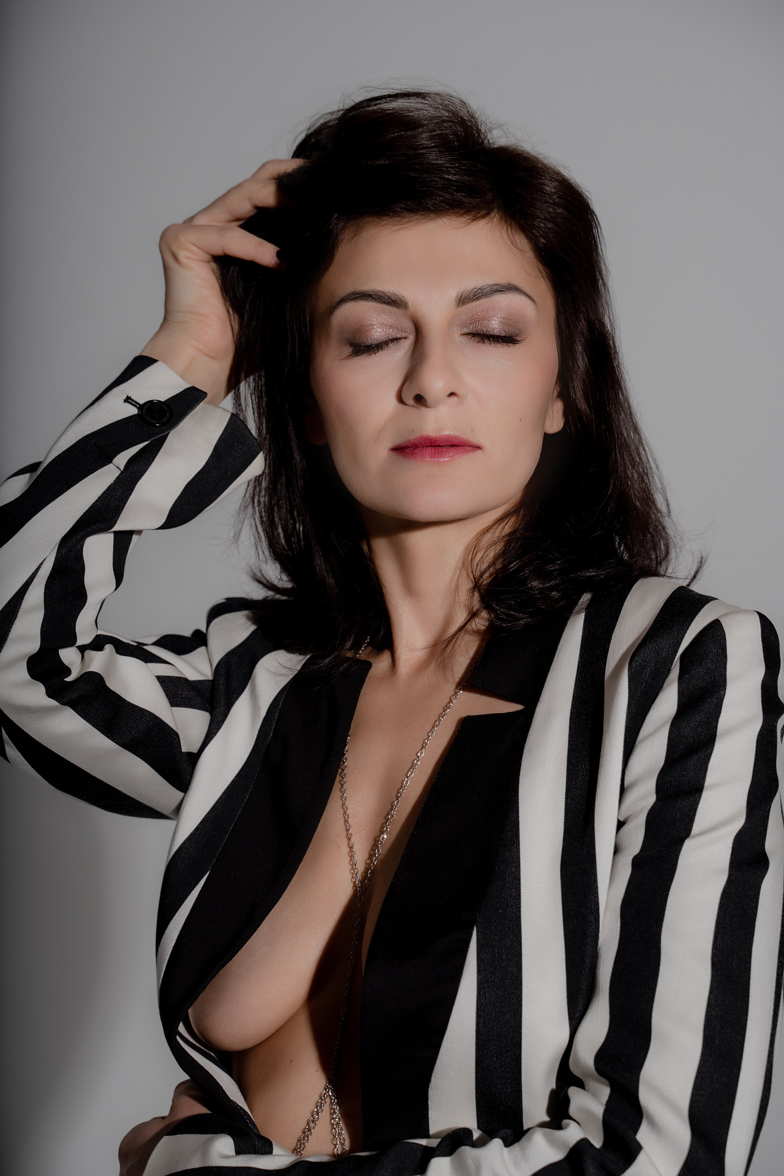 Фотосессия в студии «Классическая женственность». Портретный и свадебный фотограф Алла Карени Москва