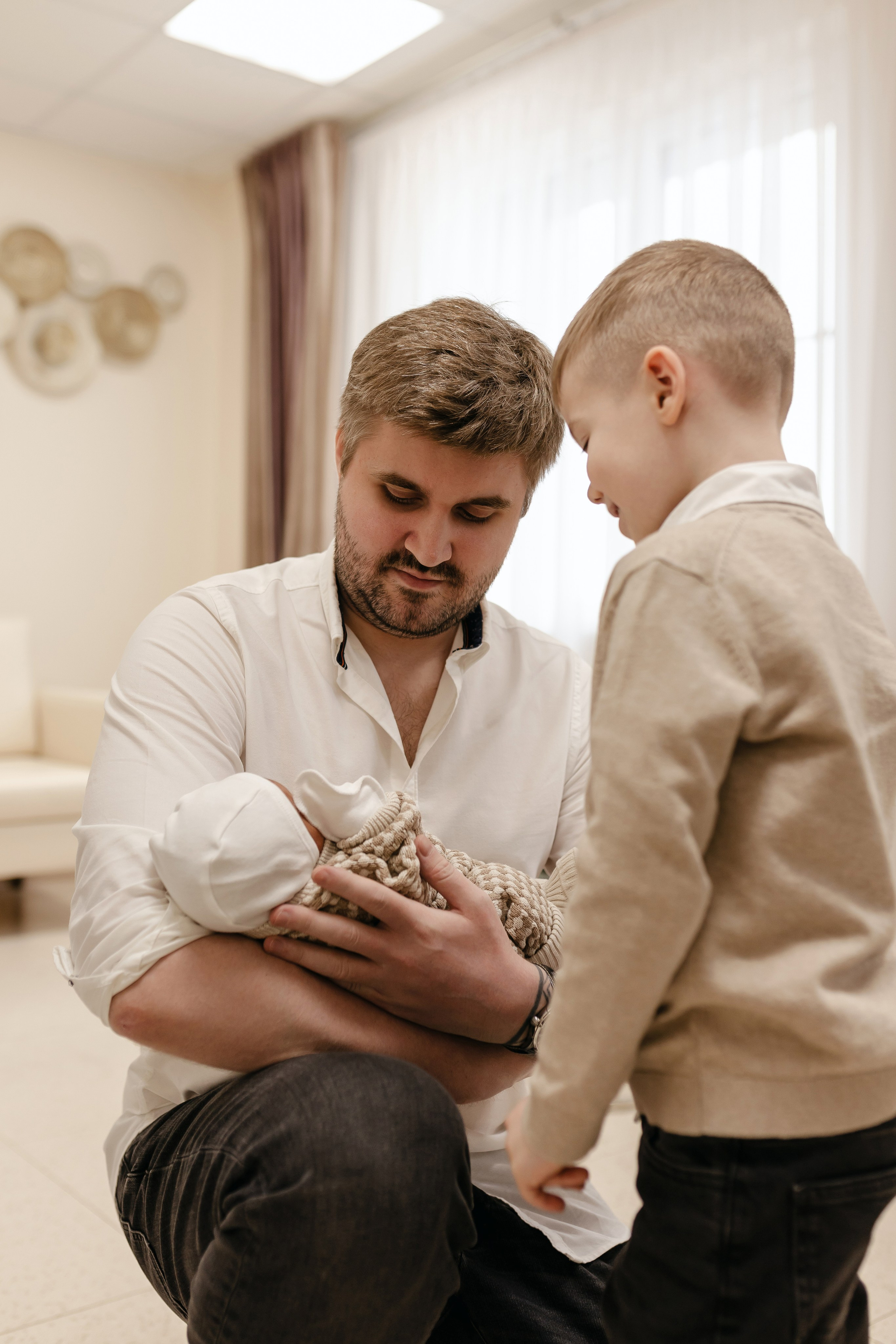 Фотограф на выписку из роддома в Краснодаре, выписка из Екатерининского роддома, фотограф Яна Морева. Семейный фотограф в Краснодаре Яна Морева
