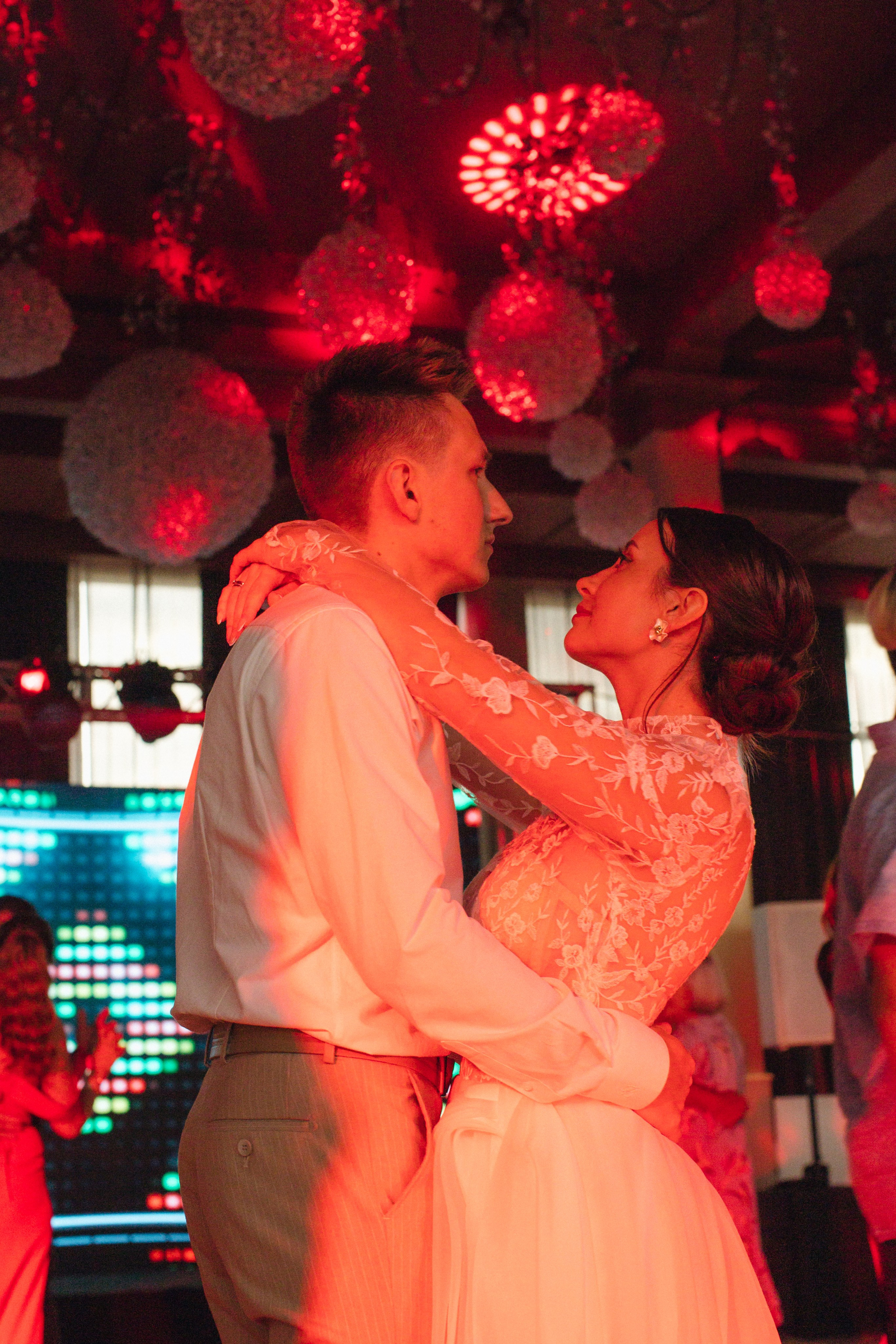 Банкет (Ксения & Никита). Свадебные фотографы в г. Сургут Маркова Наталья и Замахина Елена