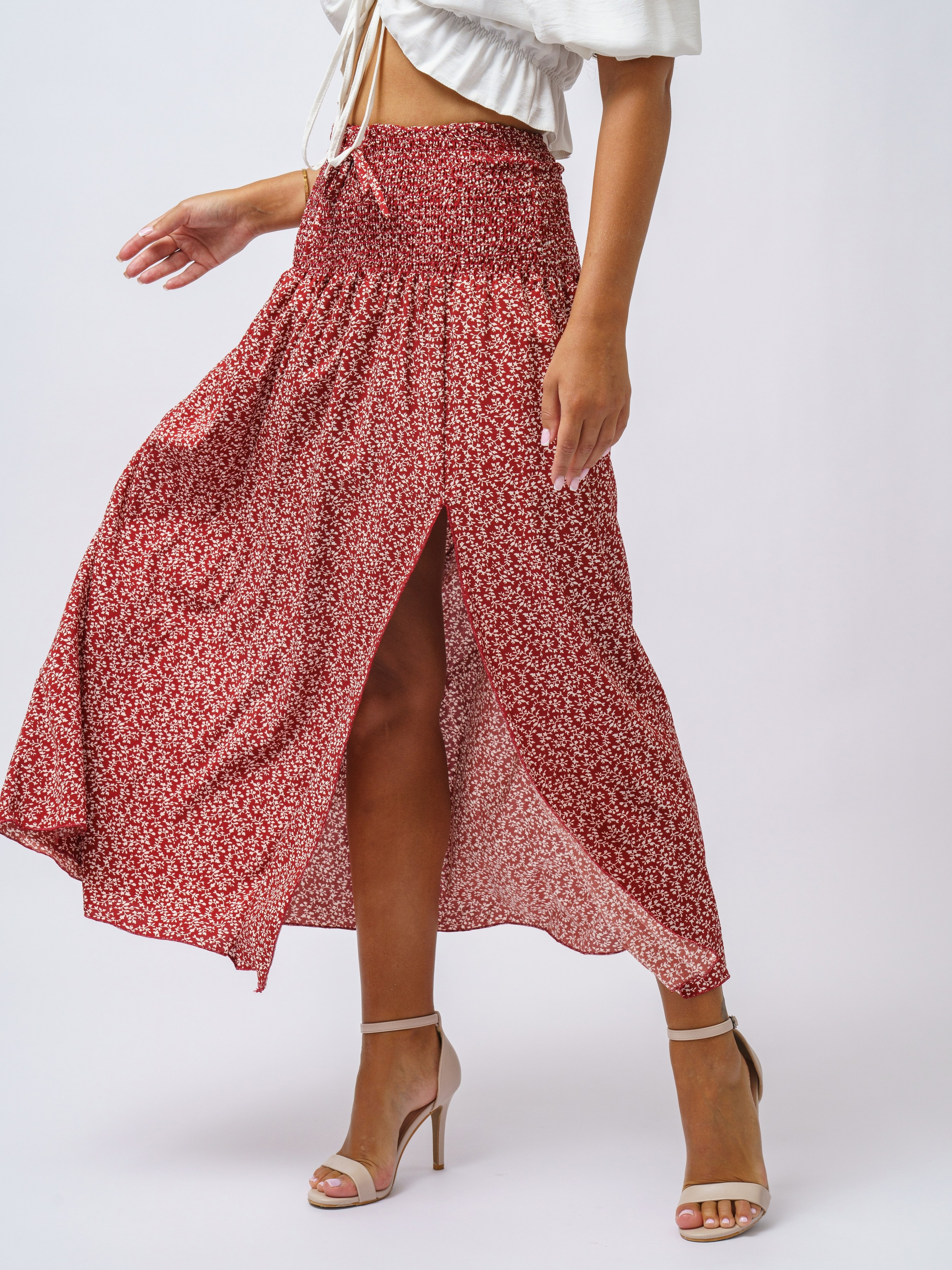 Юбки, модель Юлия. KED Production — продакшн из СПб. Создаём фото, видео и контент, который помогает брендам и селлерам продавать больше