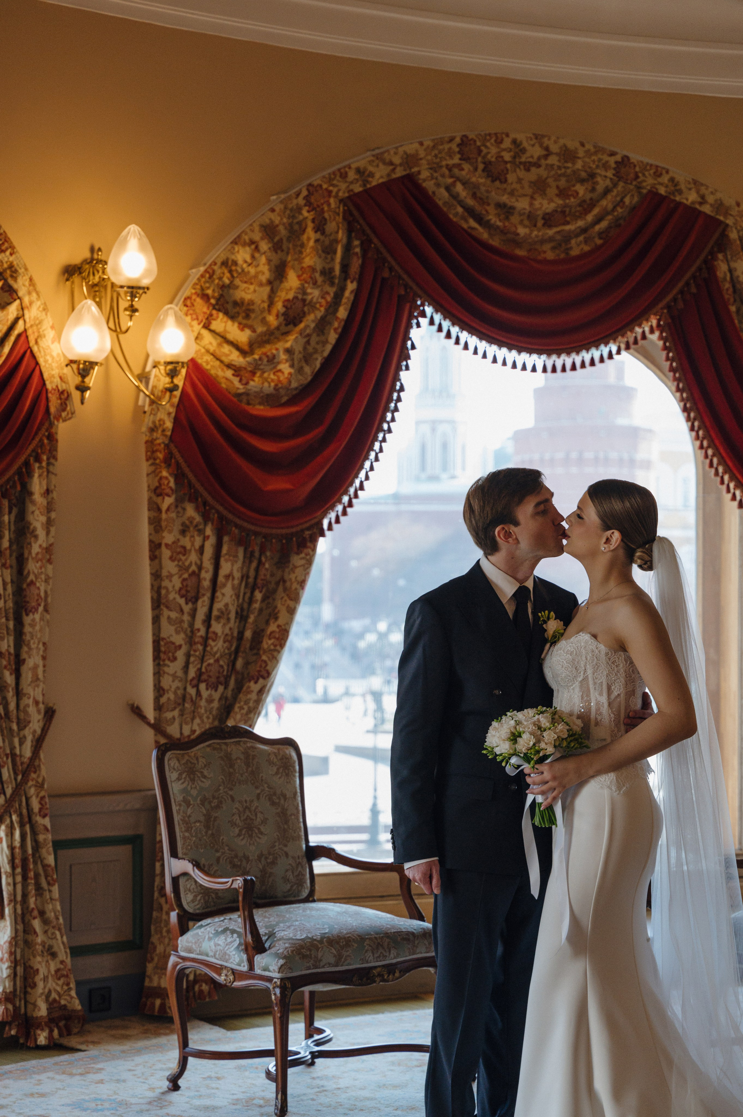 Дмитрий и Луиза. Гостиница Националь и ресторан Белуга. Свадебный фотограф Москва и Санкт-Петербург. Анастасия Чудина