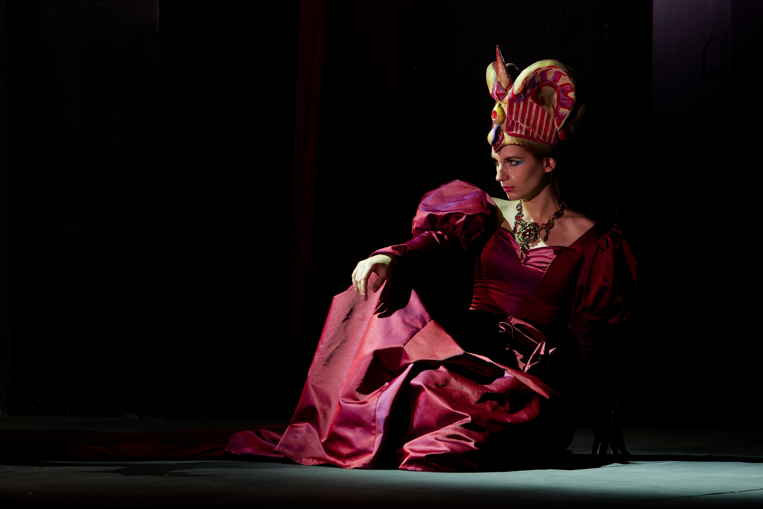 Спектакль «Любовь к трем апельсинам». Кутузов Евгений Фотограф в Южно-Сахалинске