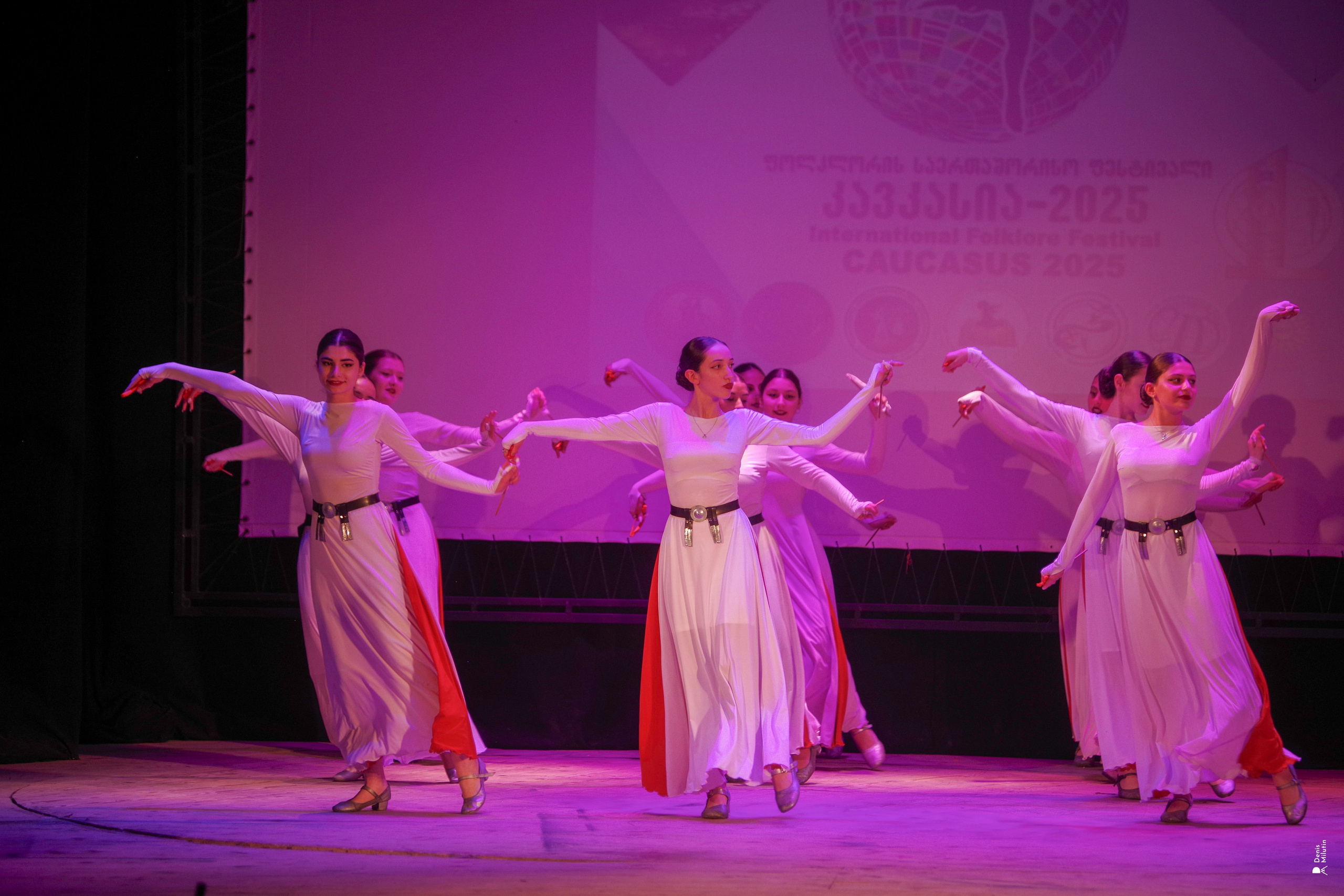 Танцы в прекрасном Они. Портретный фотограф Денис Милютин