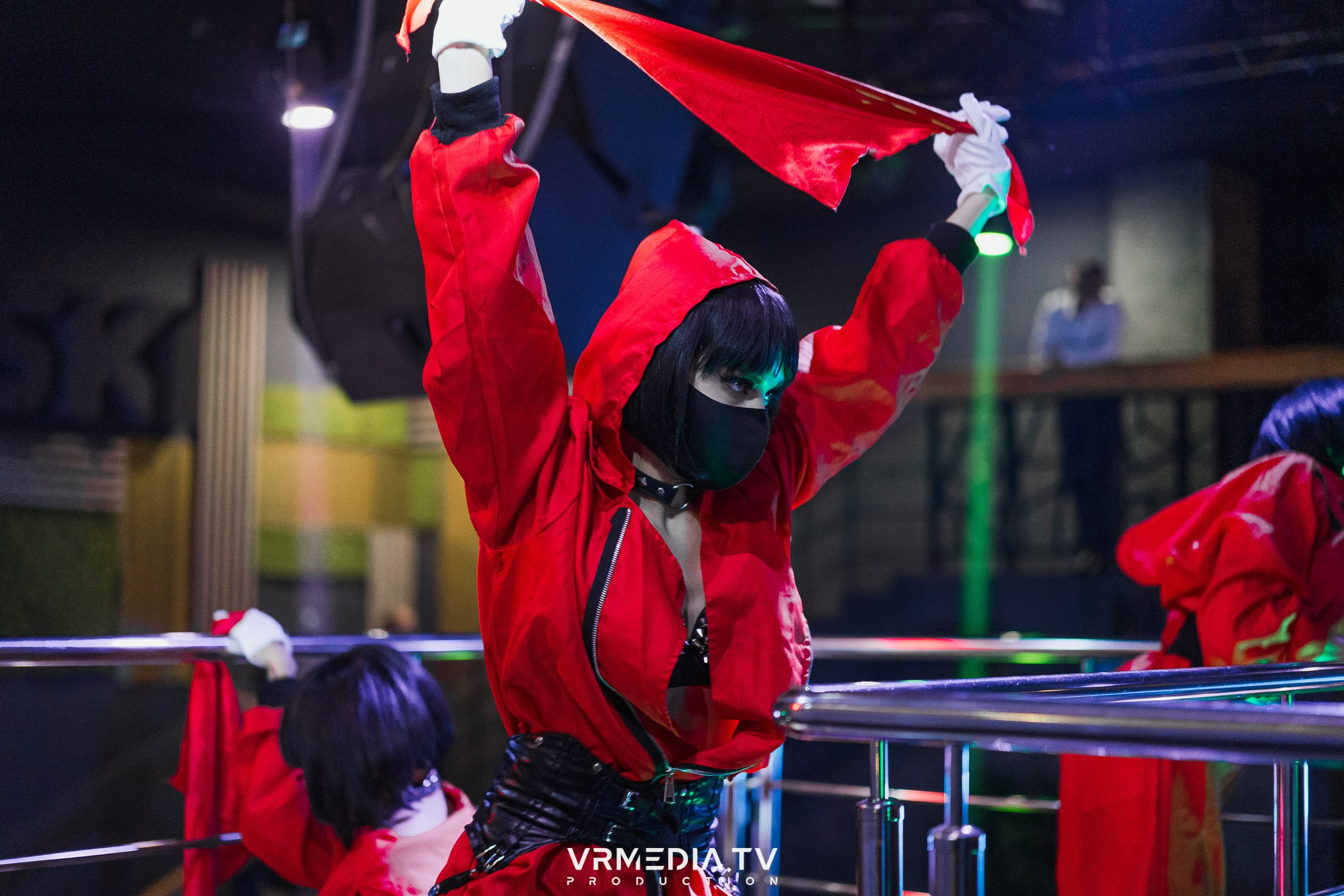 Бумажный дом в баре «Друзья»