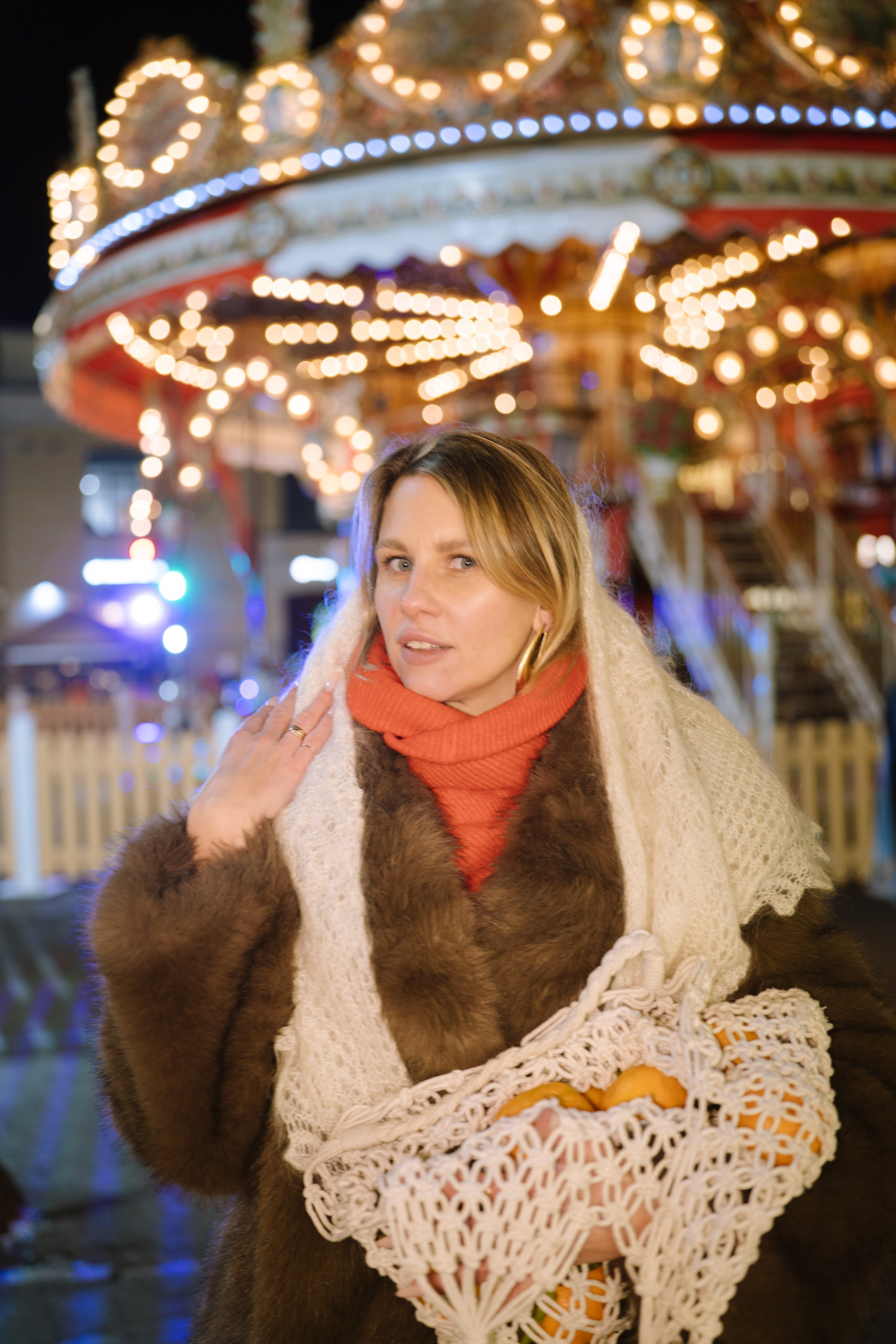 ПРОГУЛКА НА МАНЕЖНОЙ ПЛОЩАДИ ДЛЯ ДЕВУШКИ ПЕРЕД НОВЫМ ГОДОМ (НОВОГОДНЯЯ ФОТОСЕССИИЯ НА МАНЕЖНОЙ ПЛОЩАДИ). Профессиональный фотограф, Санкт-Петербург — Виктория Богомолова