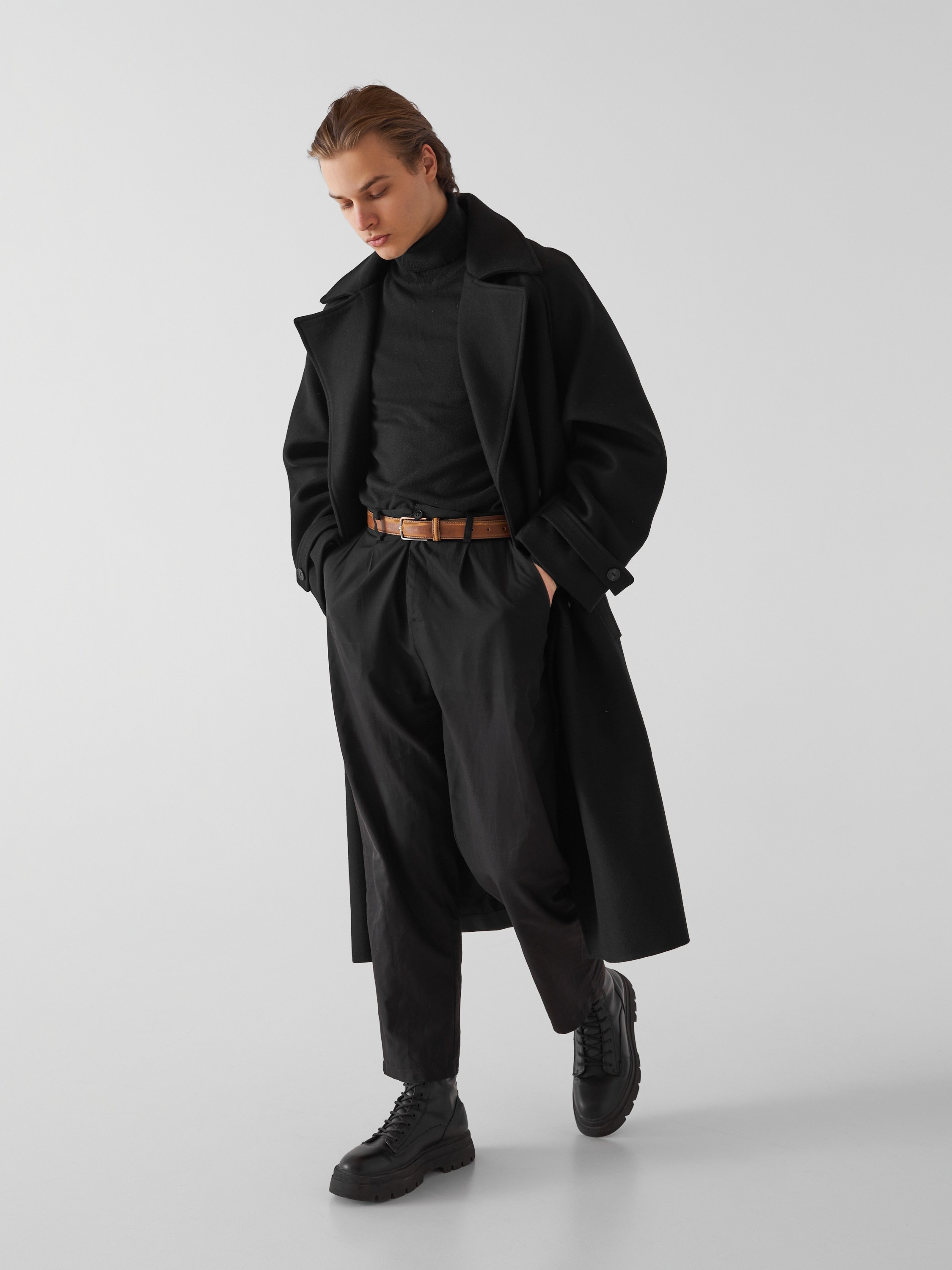 Фотосъемка мужского пальто Екатеринбург Wildberries ВБ Ozon Озон фотосессия одежды Екб заказать цена фотосъемка товара WB маркетплейс карточ. Фотограф Екатеринбург Анастасия Жерновская | Маркетплейсы и нейрофото