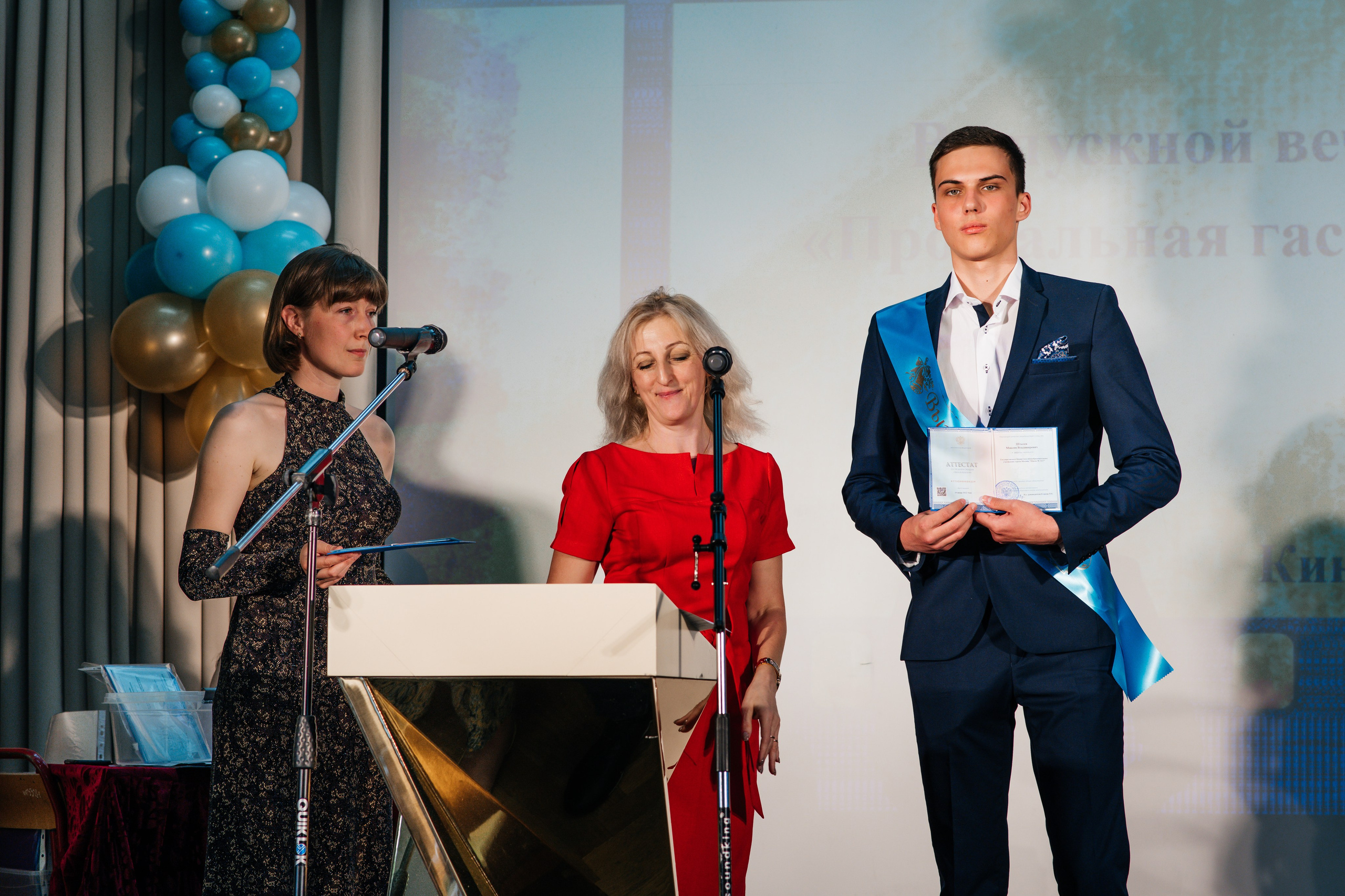 Вручение аттестатов. Выпускные альбомы в Подольске Москве и МО