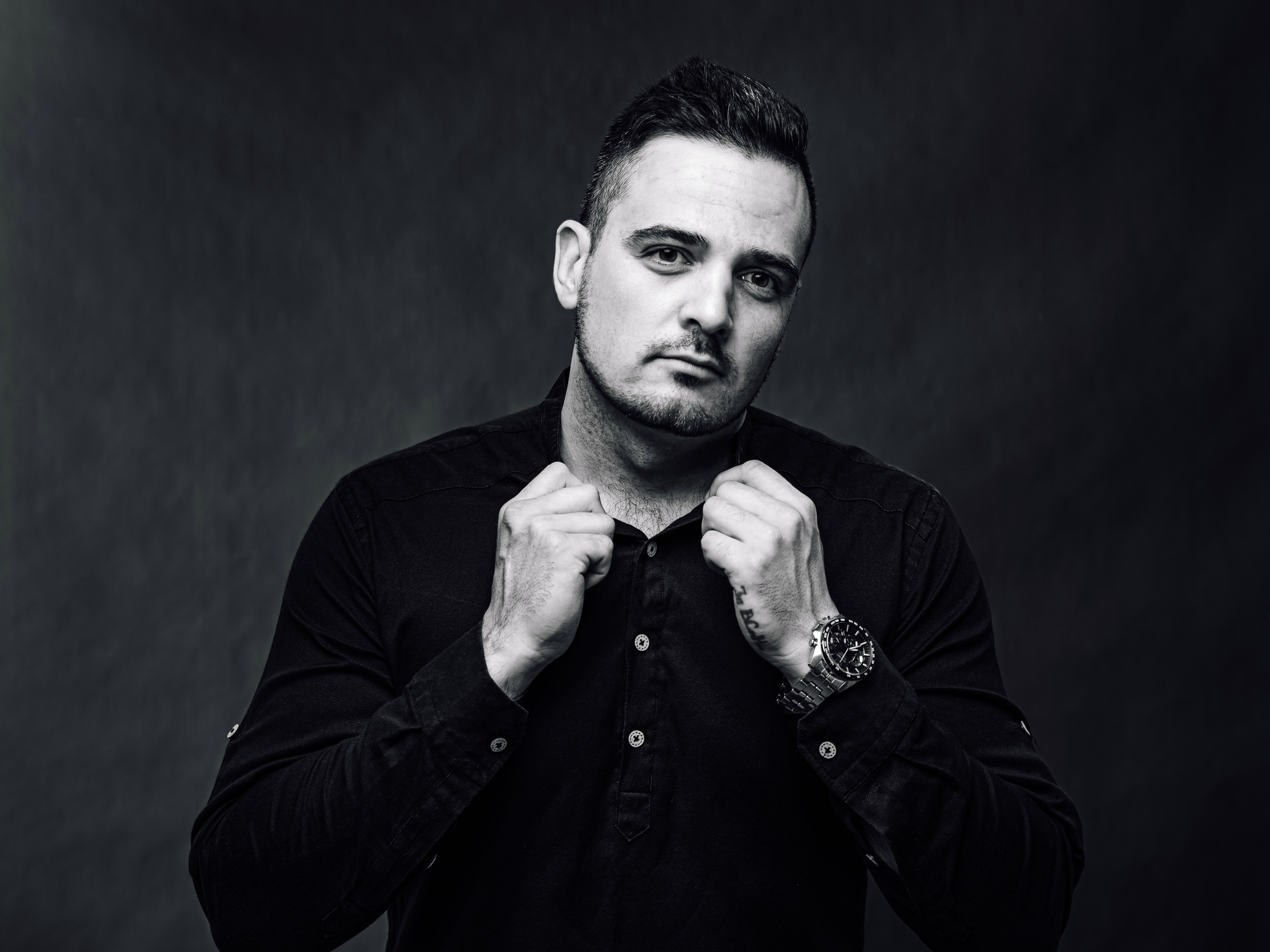 Мужской портрет. Низкий ключ. Фотограф Антон Перков