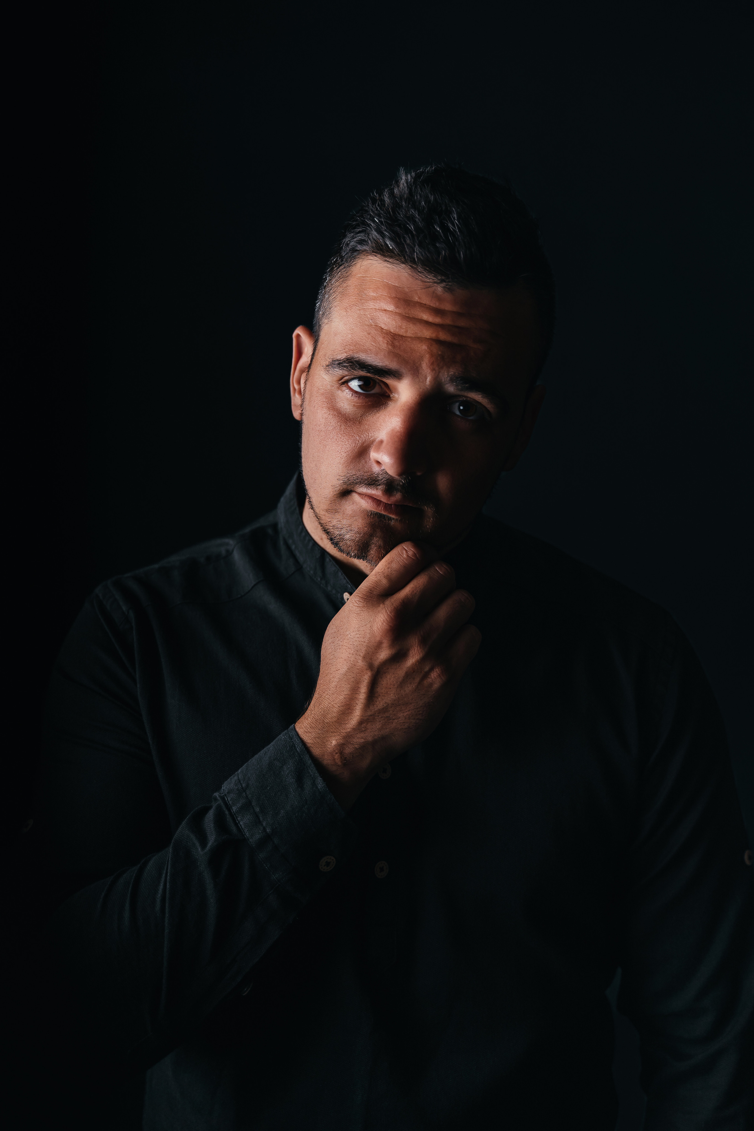 Мужской портрет. Низкий ключ. Фотограф Антон Перков