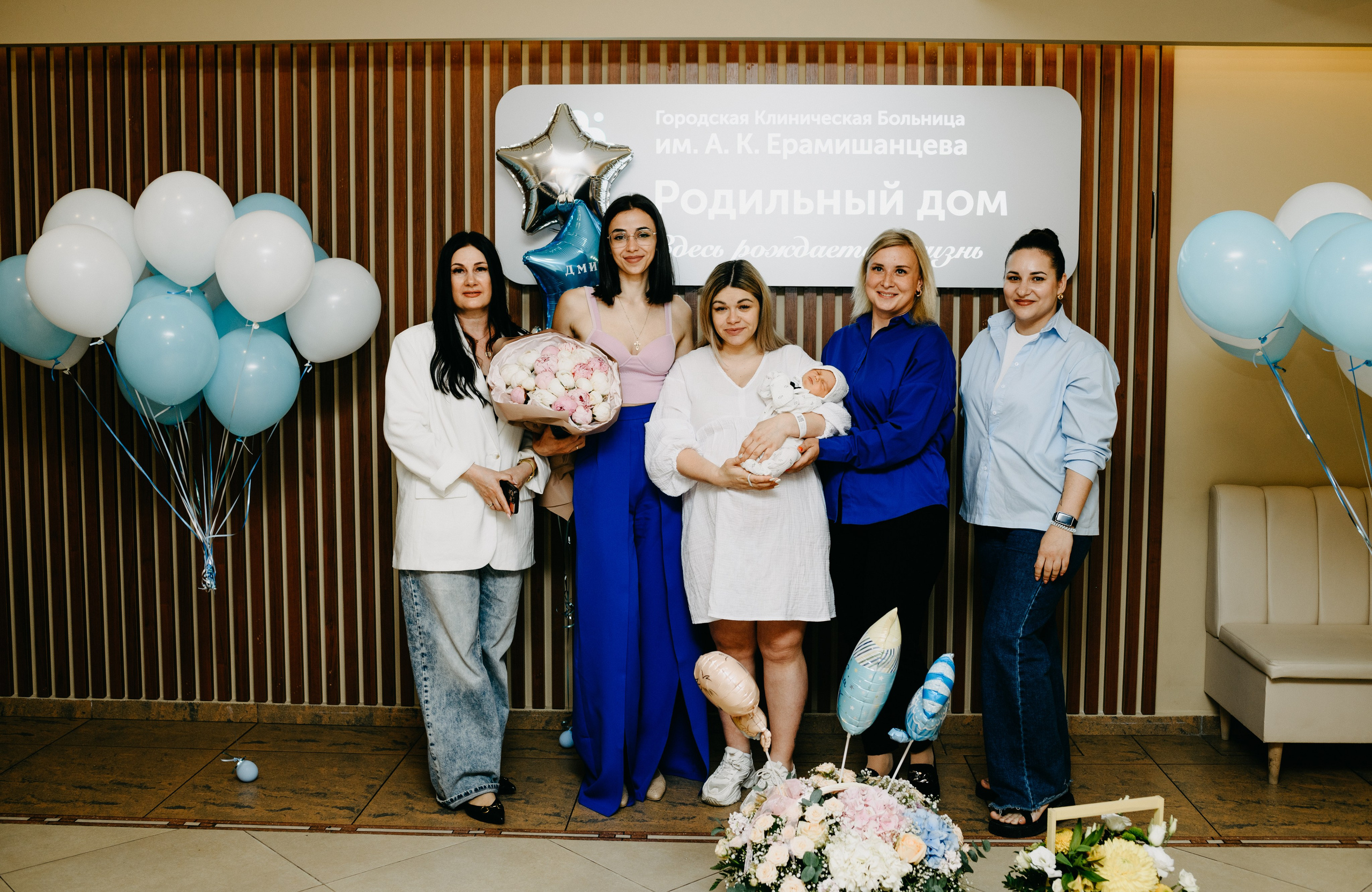 Выписка Дмитрия в ГКБ Ерамишанцева. Фотограф на выписку из роддома в Москве и МО