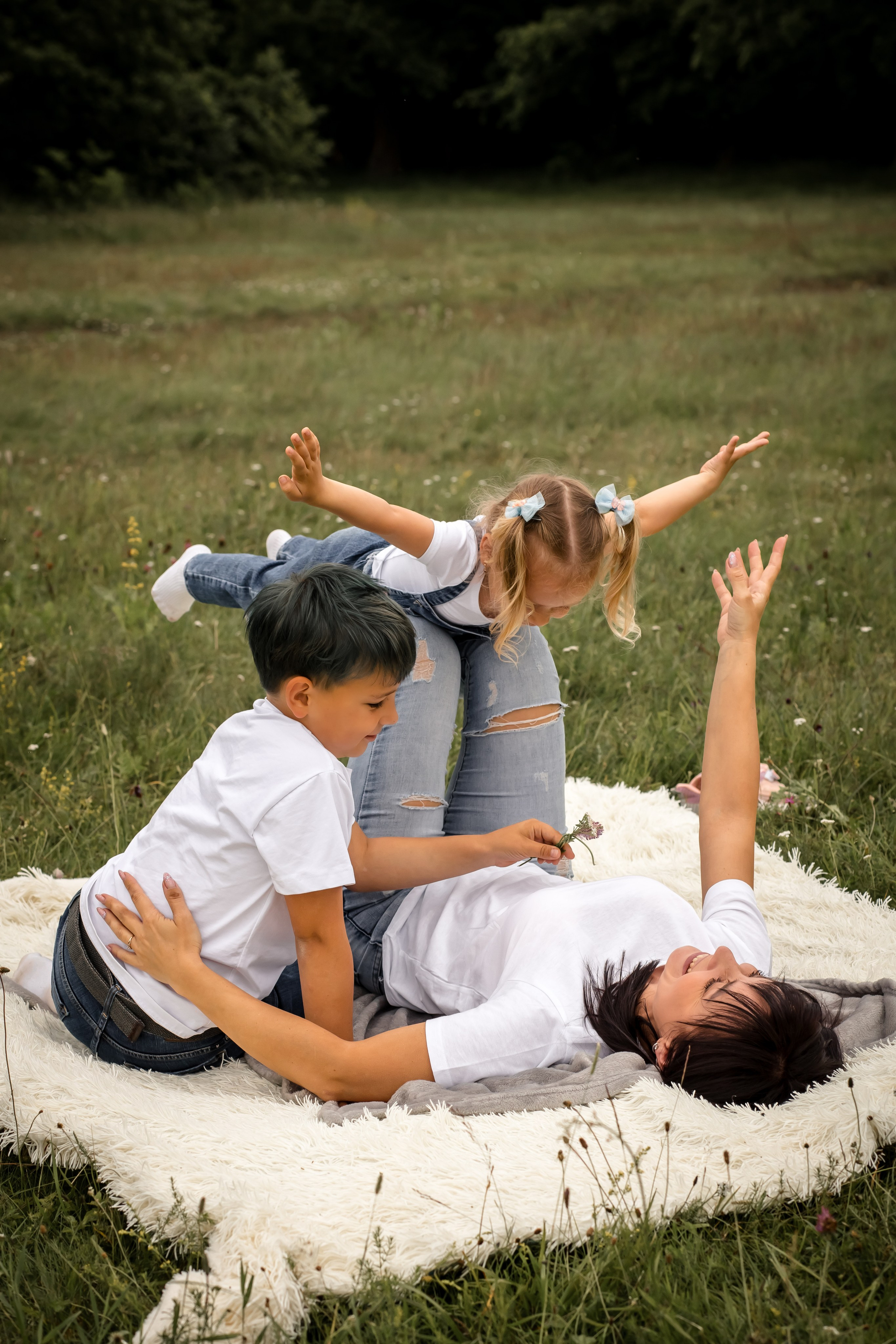 Катя с детками