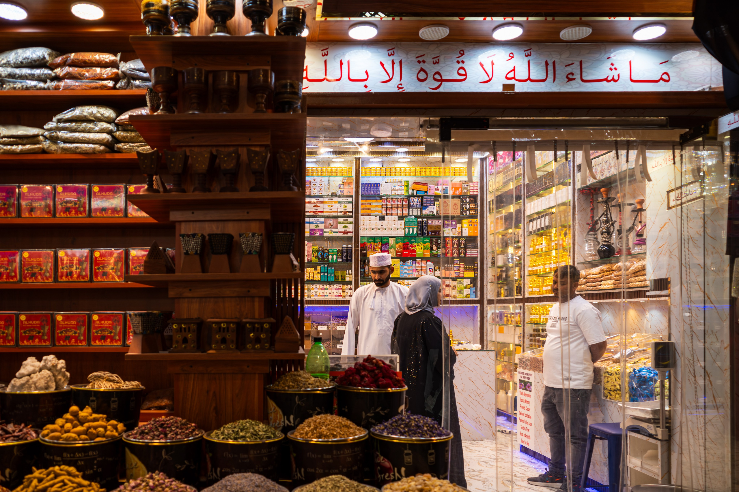 Лавочка на рынке специй в Дубае