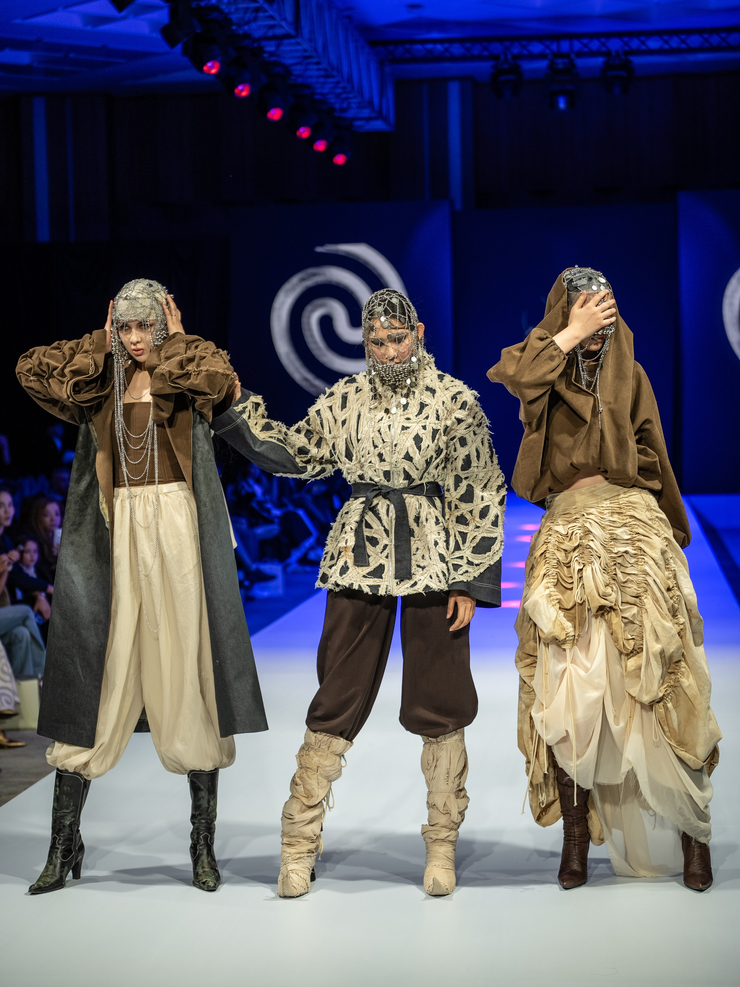 Eurasia Fashion Week 2026 Dissonance 02. Сайт Алматинского НЮ АРТ, будуар и фэшн фотографа Дениса Карпенко