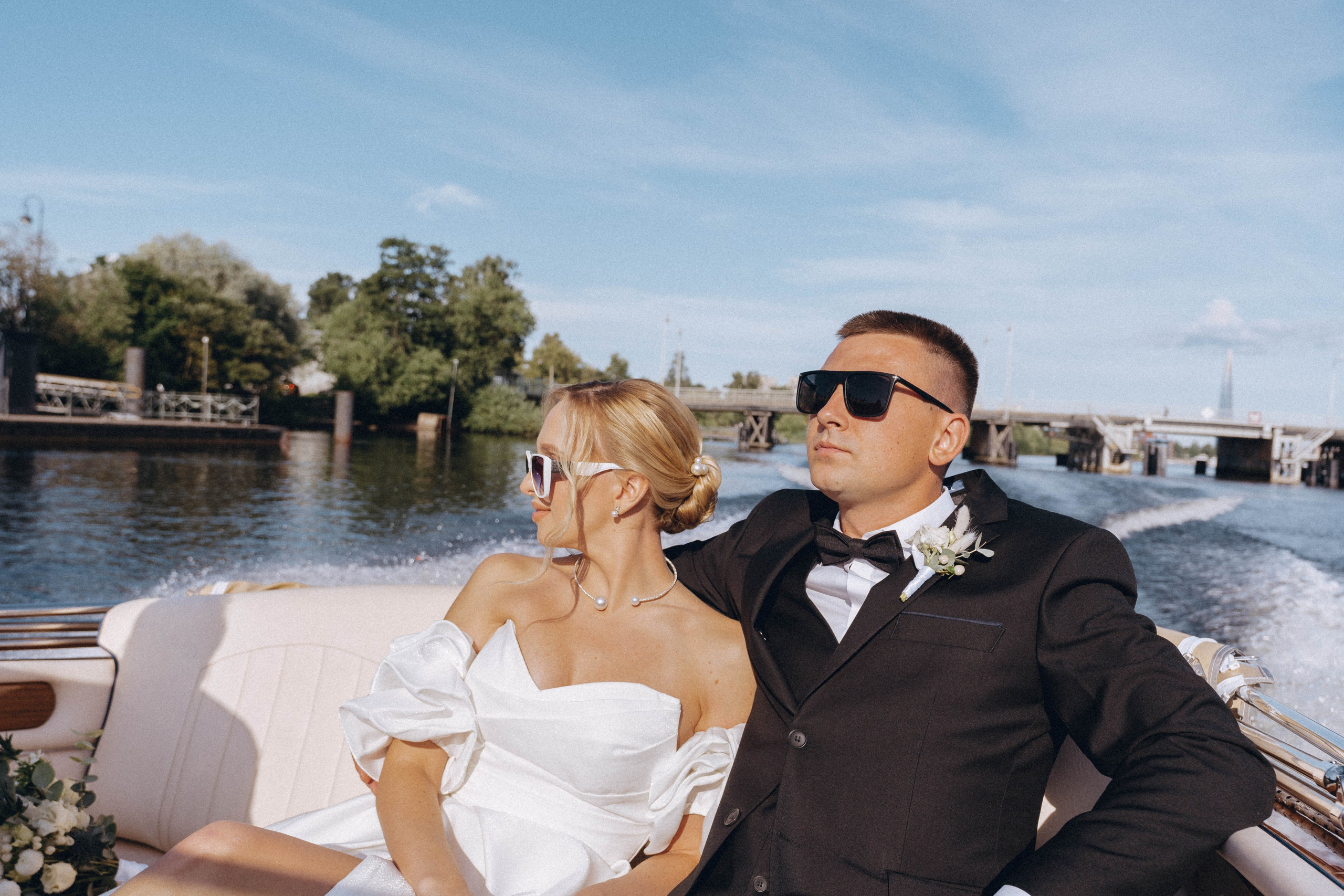 СВАДЕНБНАЯ СЬЕМКА НА КАТЕРЕ ПО КАНАЛАМ САНКТ-ПЕТЕРБУРГА И В АКВАТОРИИ НЕВЫ. Профессиональный фотограф, Санкт-Петербург — Виктория Богомолова