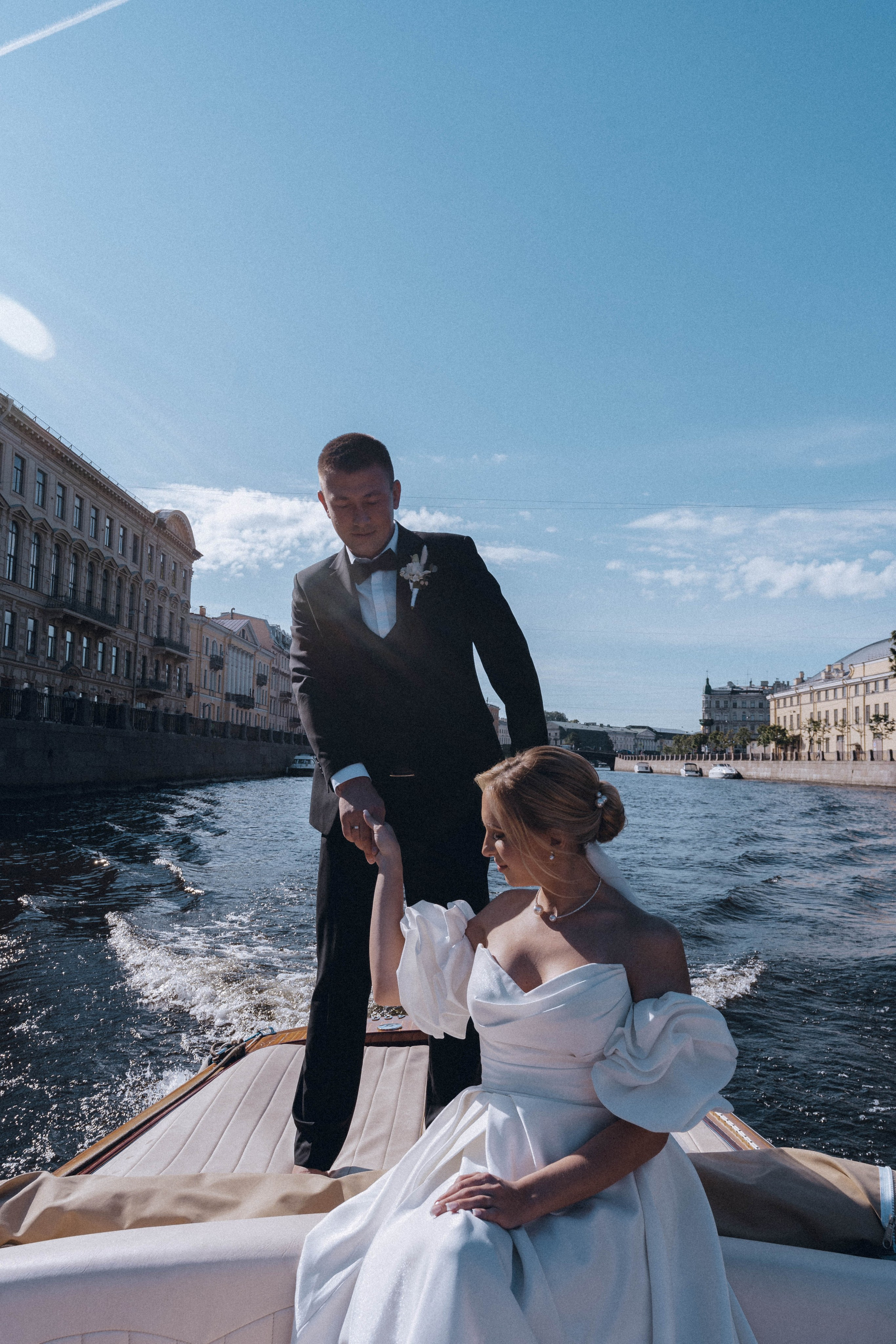 СВАДЕНБНАЯ СЬЕМКА НА КАТЕРЕ ПО КАНАЛАМ САНКТ-ПЕТЕРБУРГА И В АКВАТОРИИ НЕВЫ. Профессиональный фотограф, Санкт-Петербург — Виктория Богомолова