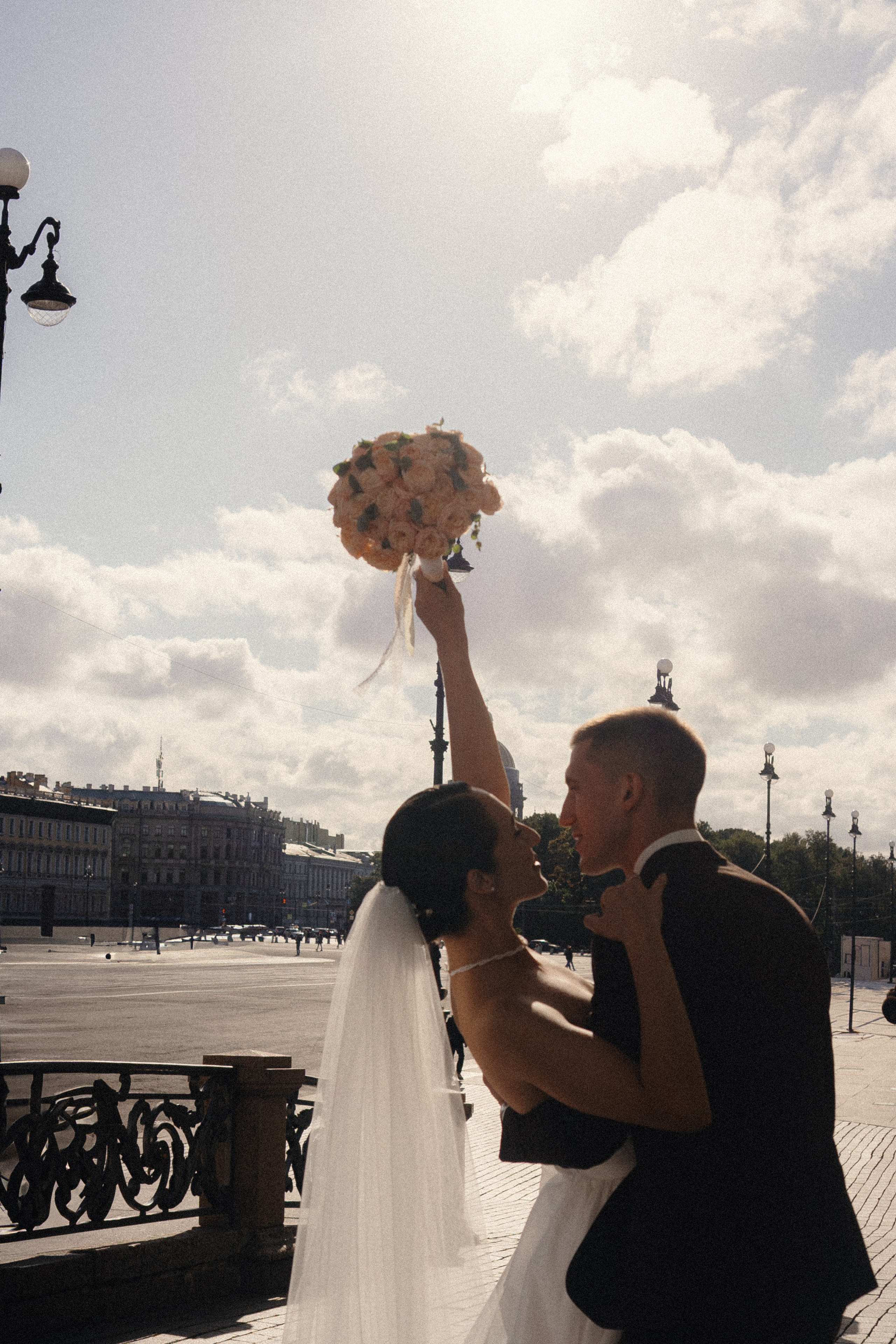 СВАДЕБНАЯ ПРОГУЛКА В САНТК-ПЕТЕРБУРГЕ (ИСАКИЕВСКИЙ СОБОР, ЗИМНЯЯ КАНАВКА, ЭРМИТАЖ И БОЛЬШАЯ МОРСКАЯ УЛИЦА). Профессиональный фотограф, Санкт-Петербург — Виктория Богомолова