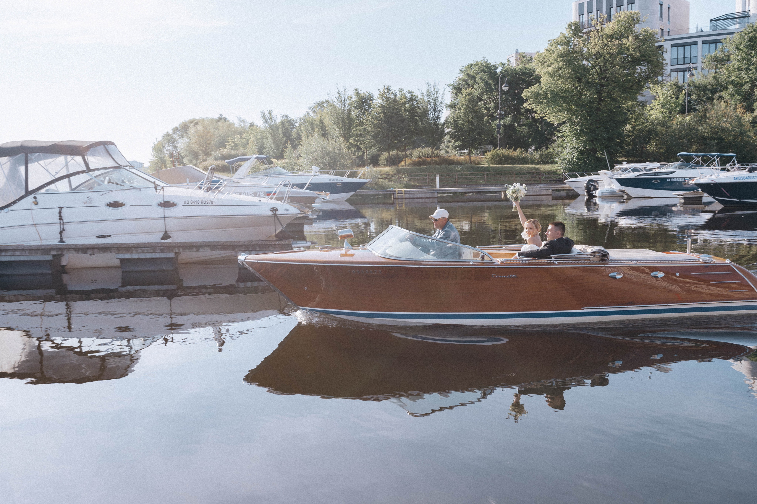 СВАДЕНБНАЯ СЬЕМКА НА КАТЕРЕ ПО КАНАЛАМ САНКТ-ПЕТЕРБУРГА И В АКВАТОРИИ НЕВЫ. Профессиональный фотограф, Санкт-Петербург — Виктория Богомолова