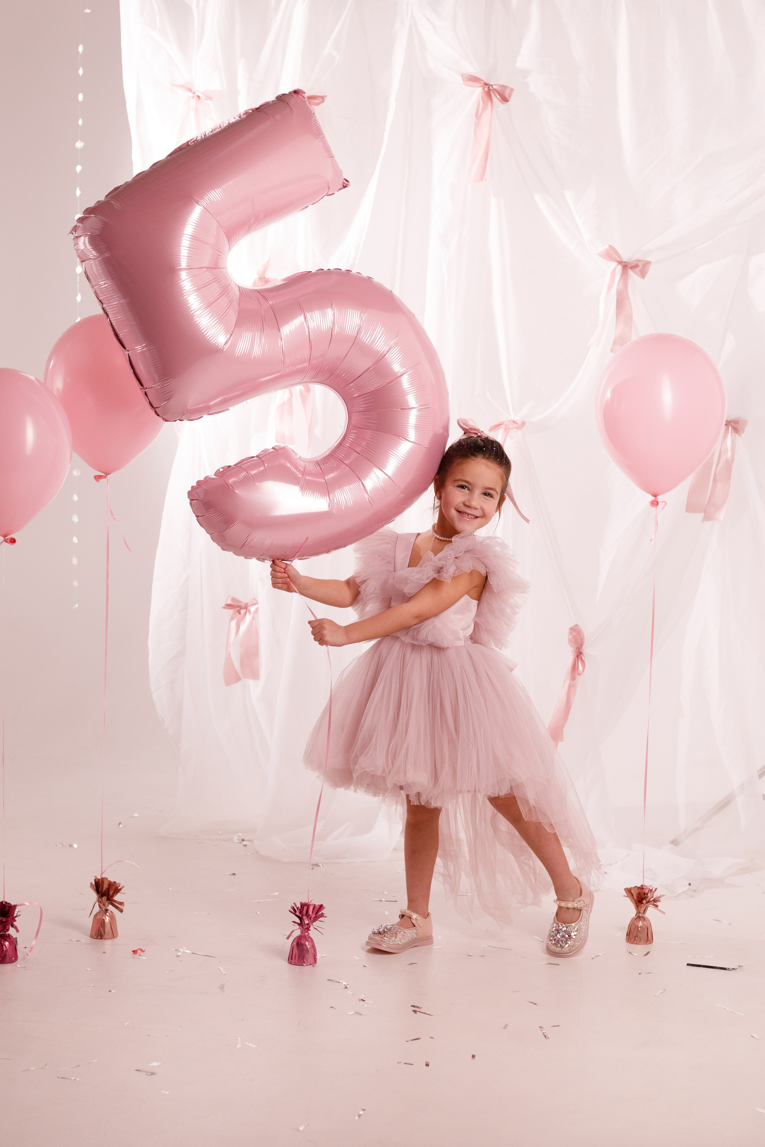 Фотосессия на День Рождения для девочек — сладкий праздник в сказочных декорациях. Детский студийный фотограф Сочи