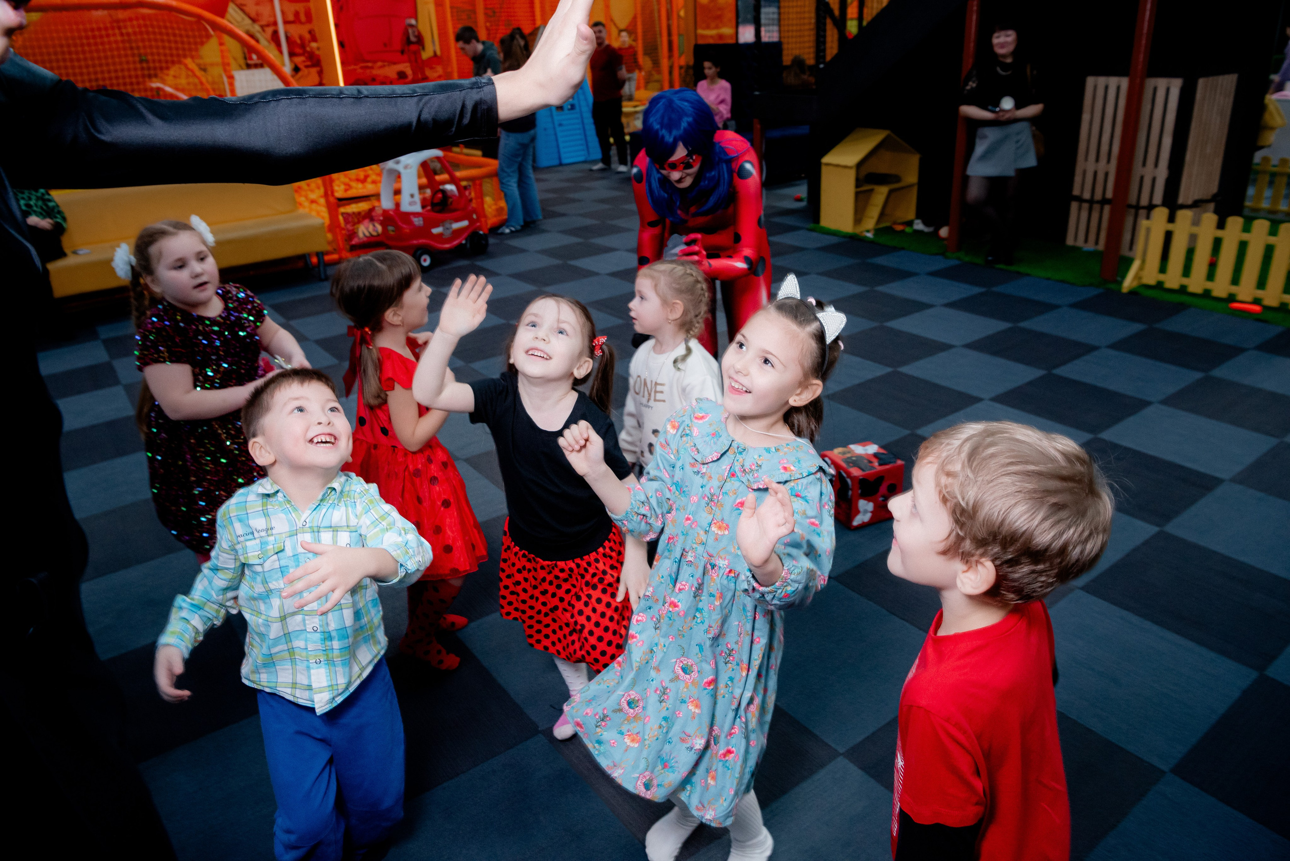 ДР в Локо Мотив Аниматоры Леди Баг. Фотограф в Волгограде и Волжском Александр Горбань