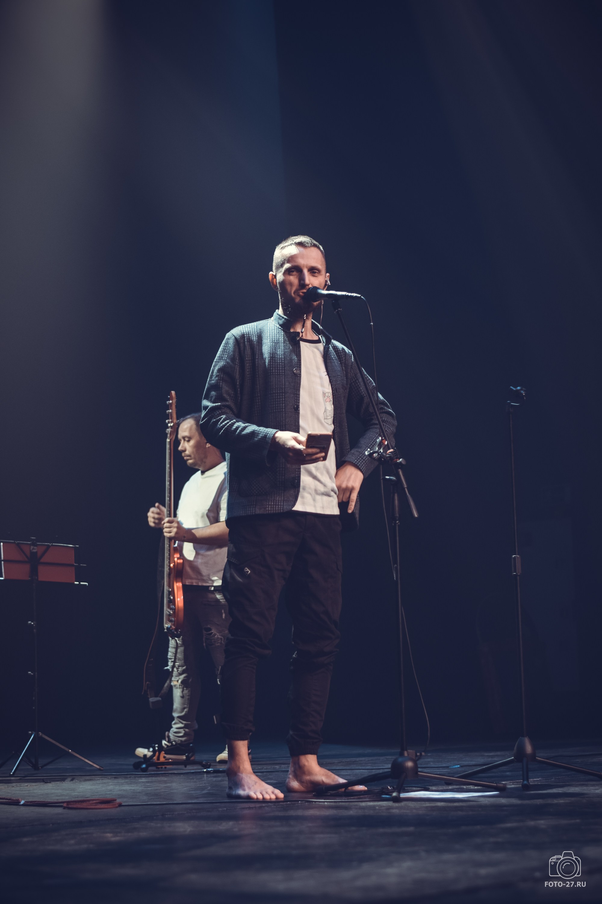 Антон Курдюмов фотограф в Хабаровске Рина Курдюмова фото27 foto27 Антон Дорофеев репортажный репортаж документалист Тони и Рина фотосоздатели ПаПаРоК Философия и любовь сольный концерт ОДОРА Хабаровск