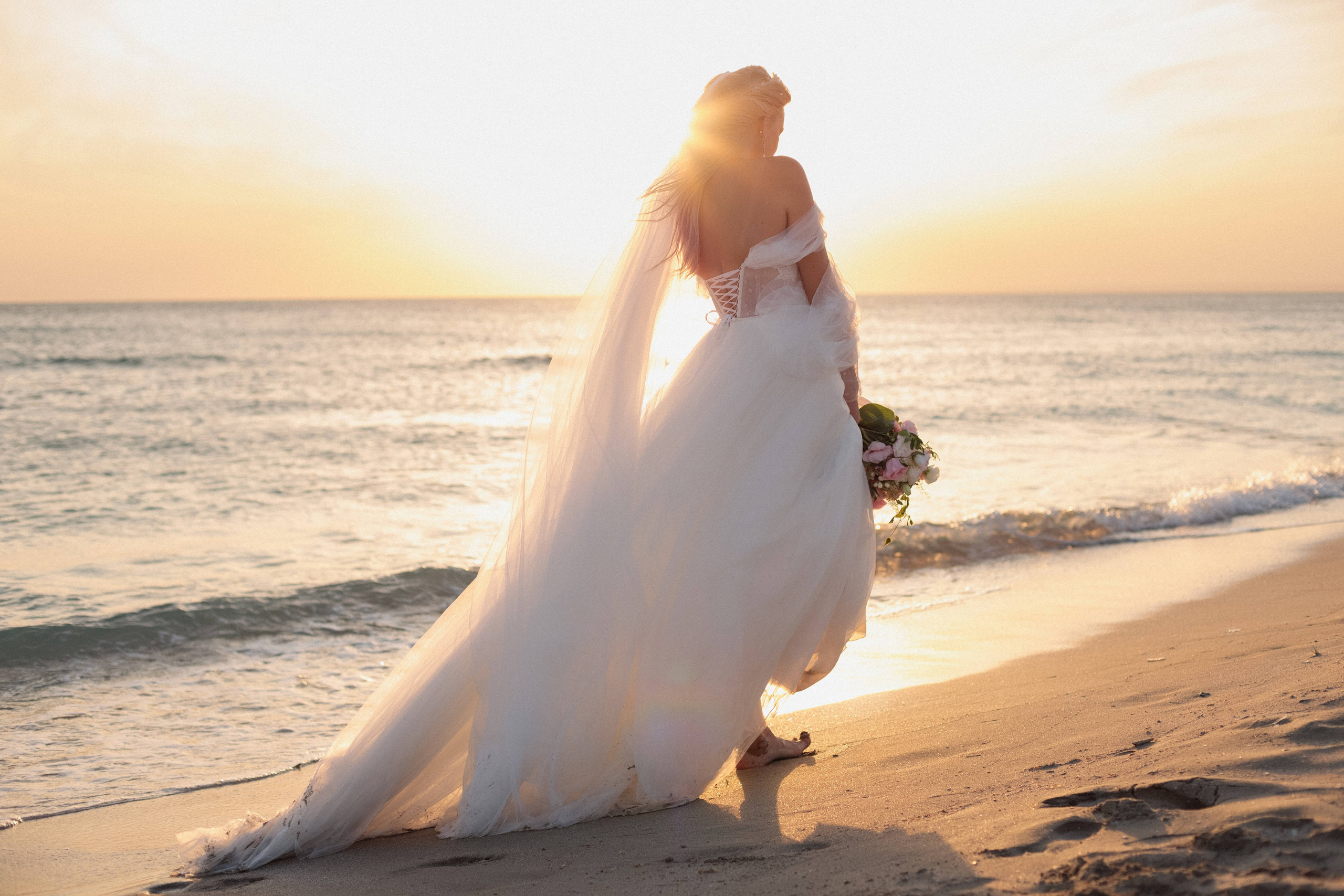 «Начало любви на побережье Поповки: история свадьбы, застывшая в кадре». Свадебный фотограф Мироманов Николай в Крыму