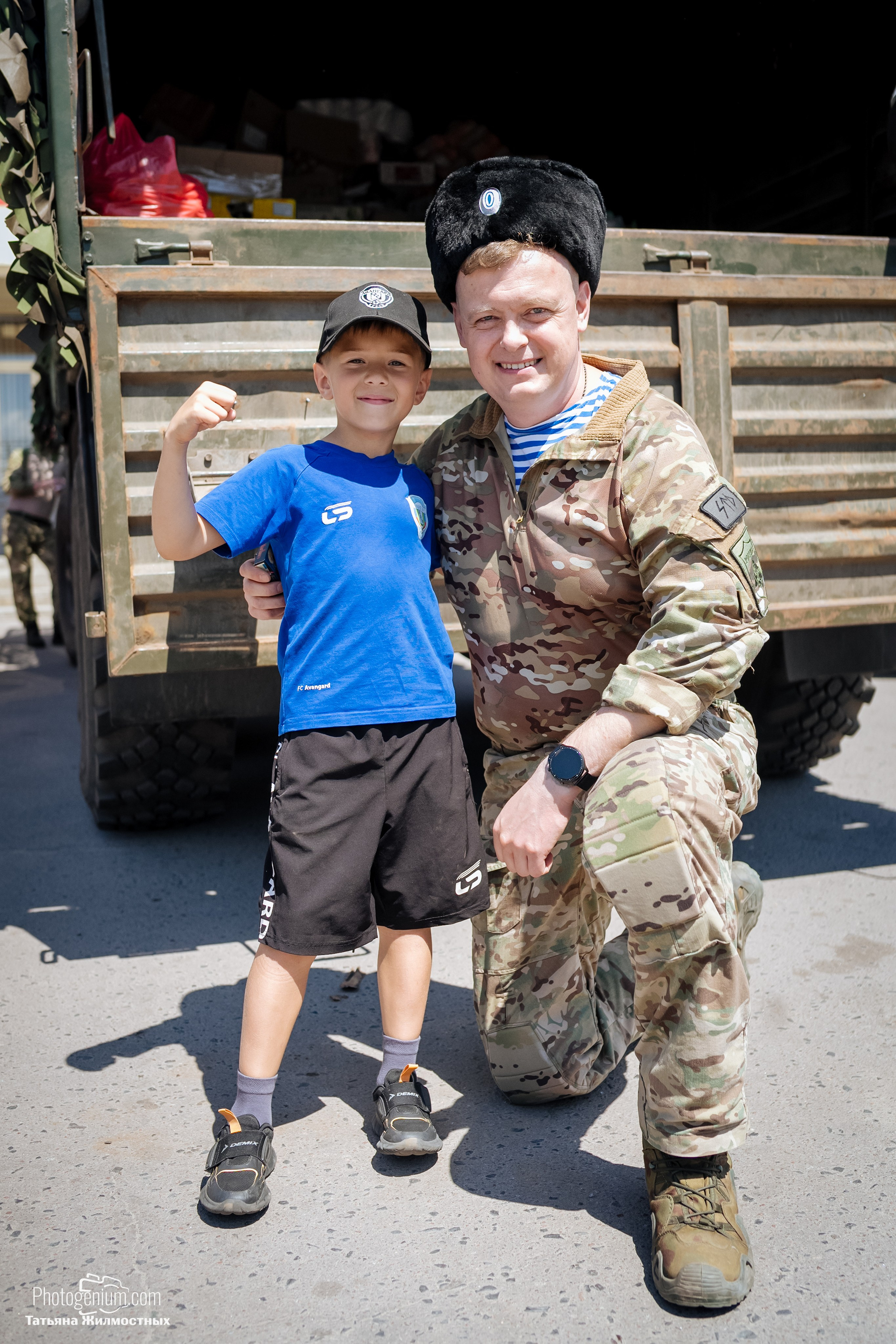 8 июня «Патриоты из Курска» сбор гуманитарной помощи у кинотеатра «Родина». Фотограф Нижний Новгород Татьяна Кейод