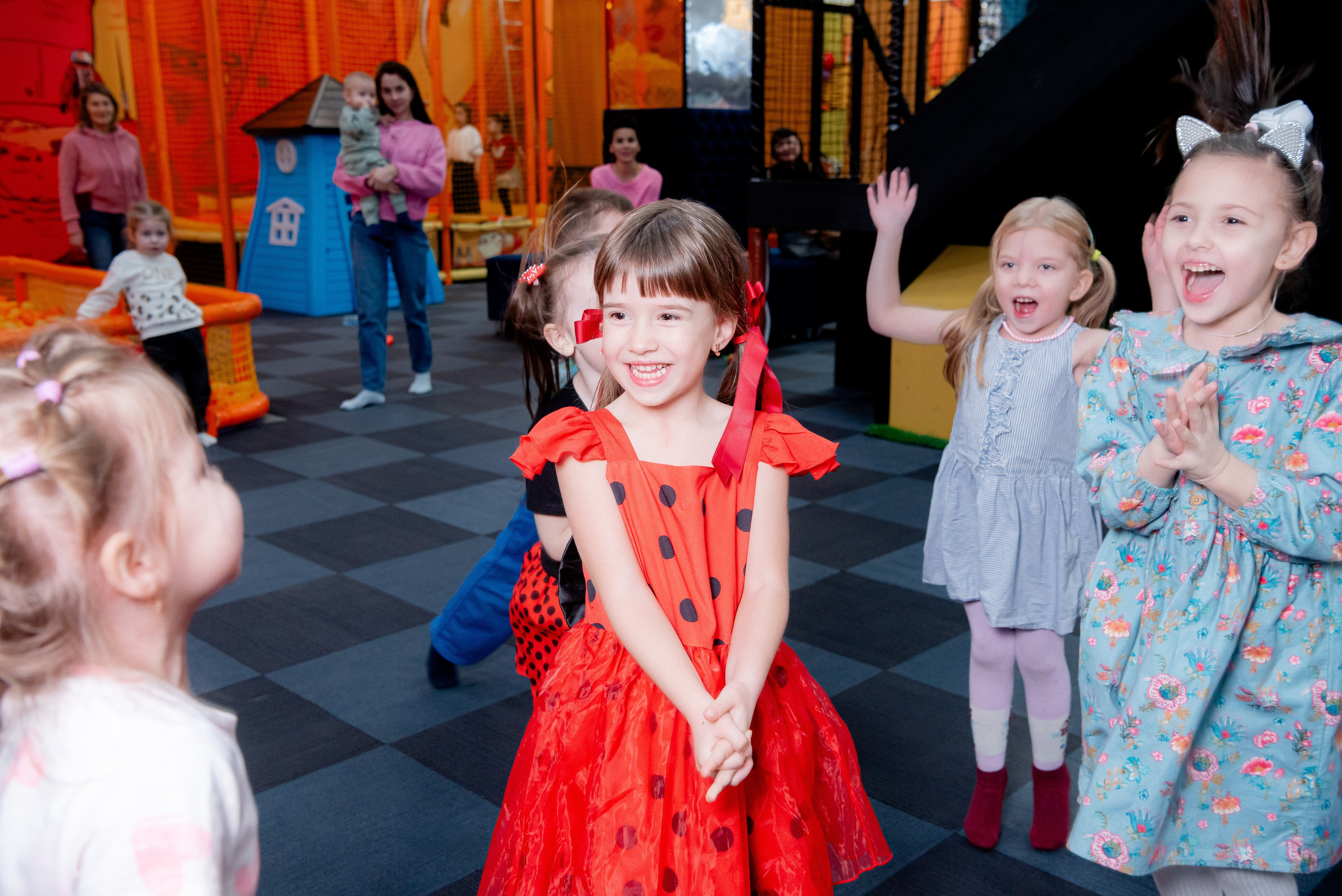 ДР в Локо Мотив Аниматоры Леди Баг. Фотограф в Волгограде и Волжском Александр Горбань