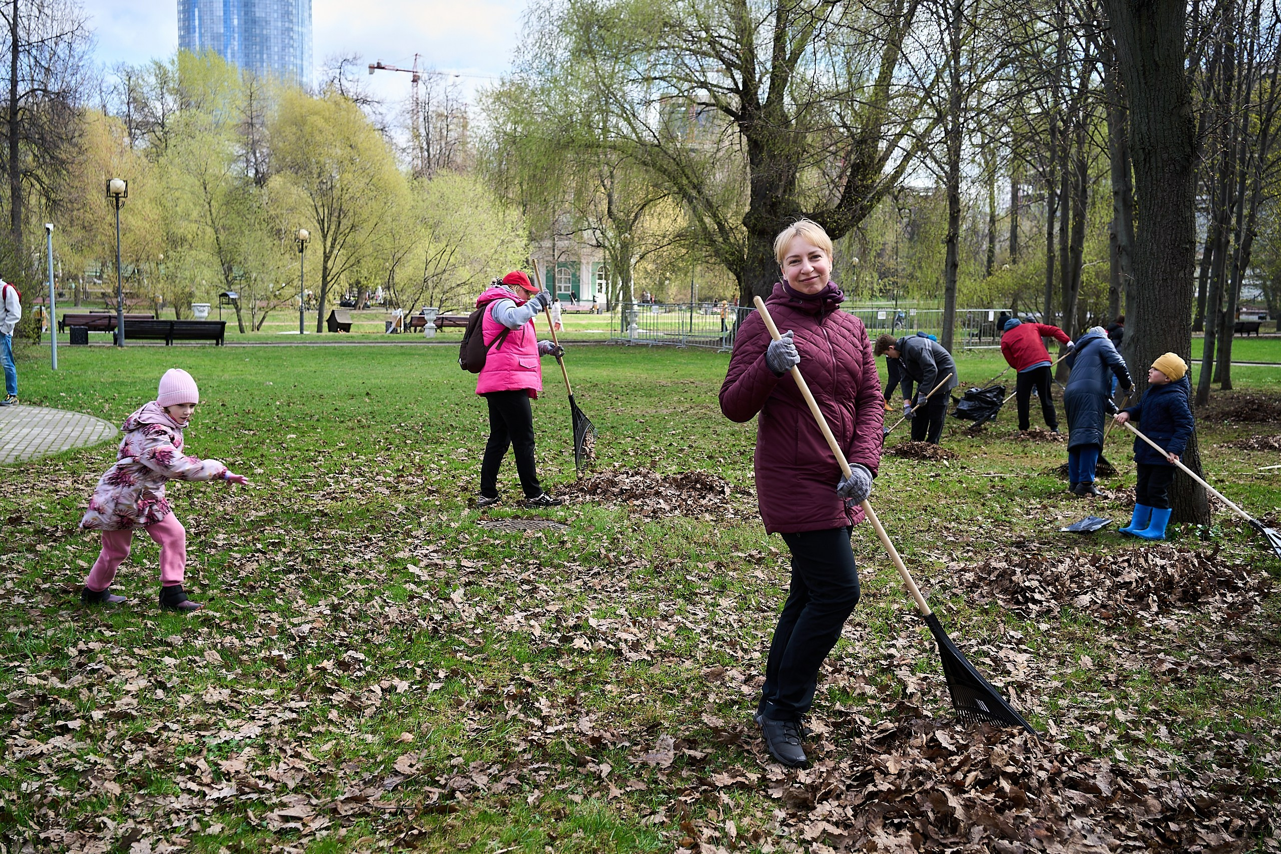 Субботник у Управления делами Мэра и Правительства Москвы. Фотограф и Видеограф в Москве. Олег Корушев