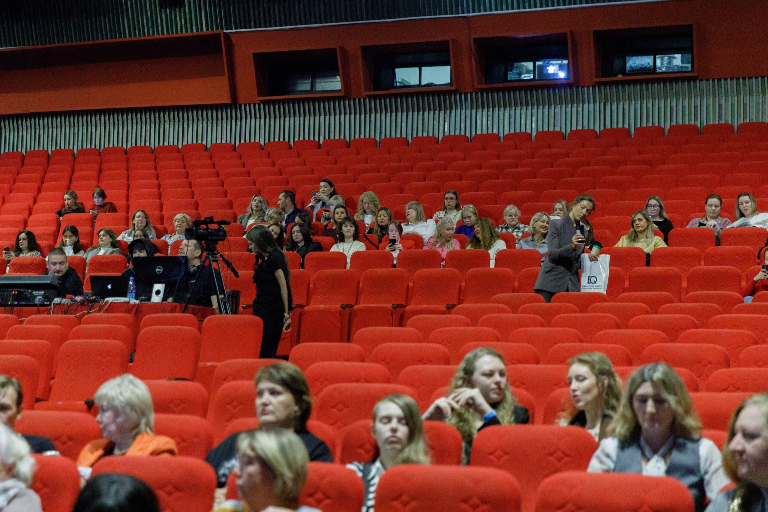 Сибирский форум «Психология будущего». КЗ Маяковский. Репортажный фотограф в Новосибирске Алена Помазунова