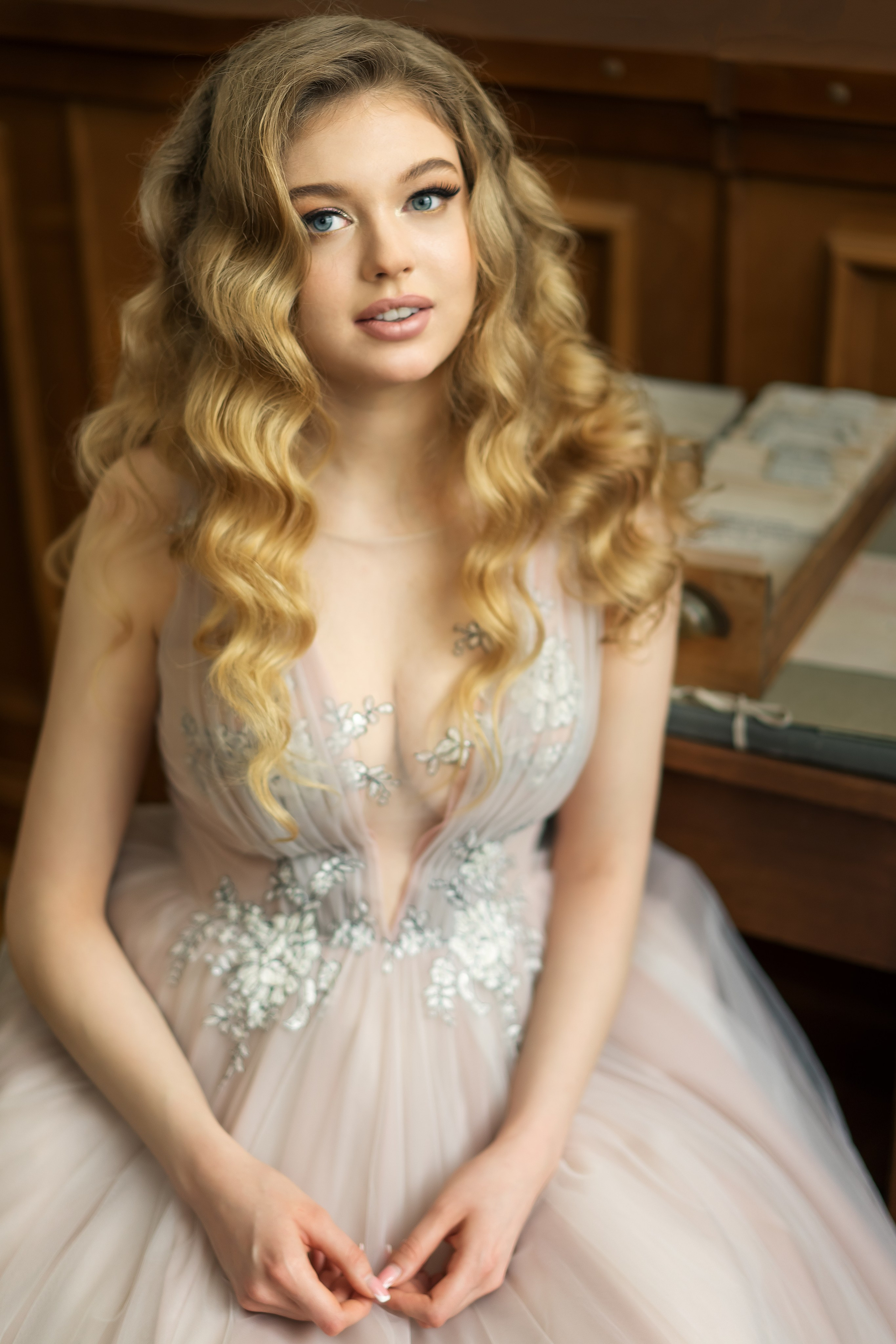 Портретная фотосессия в библиотеке. Фотограф Екатеринбург Кокшарова Александра