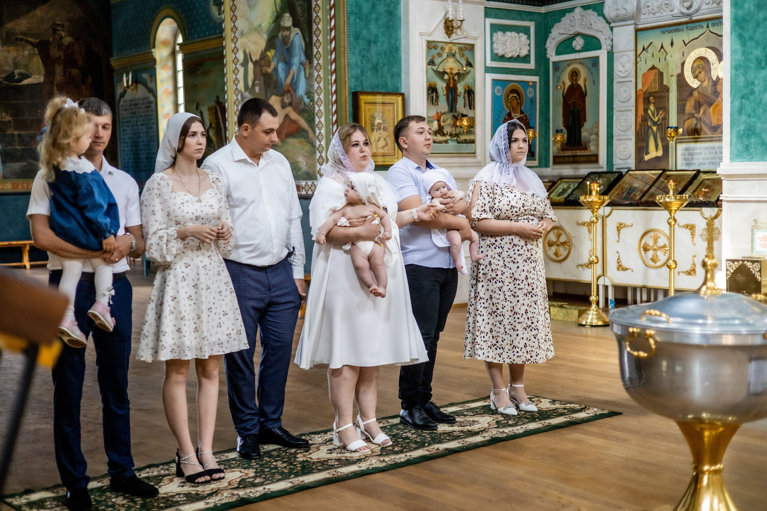 Крещение Ульяны и Вероники. Фотограф Надежда Лукьянова