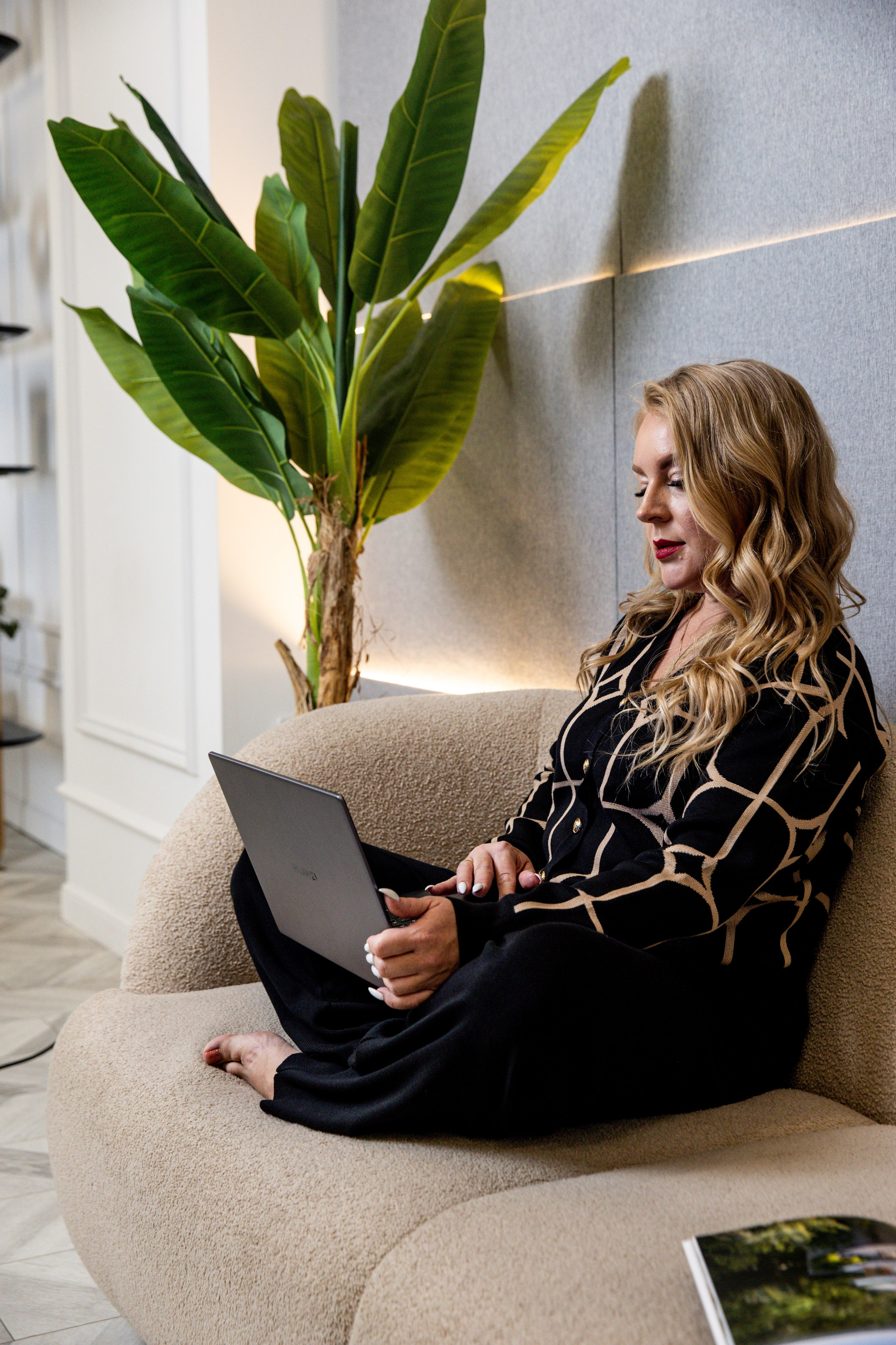 Деловая съемка для предпринимателя. Контент фотограф для экспертов в соцсетях Алена Собора Москва