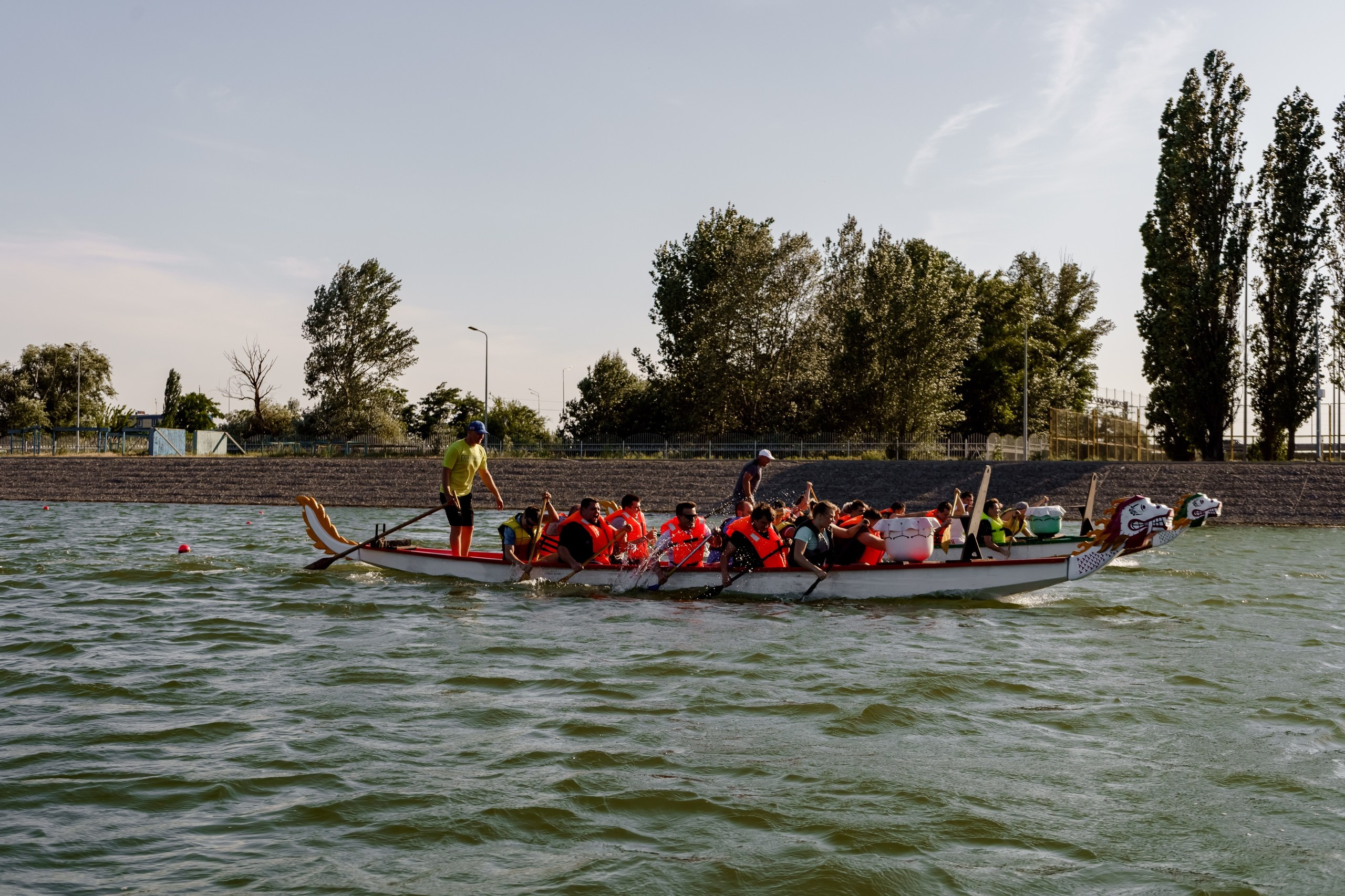 Соревнования на лодках-драконах. Студия событий ДЕЙЗИ. Организация мероприятий. Свадебное агентство в Ростове-на-Дону. Свадебный организатор. Организация свадьбы под ключ