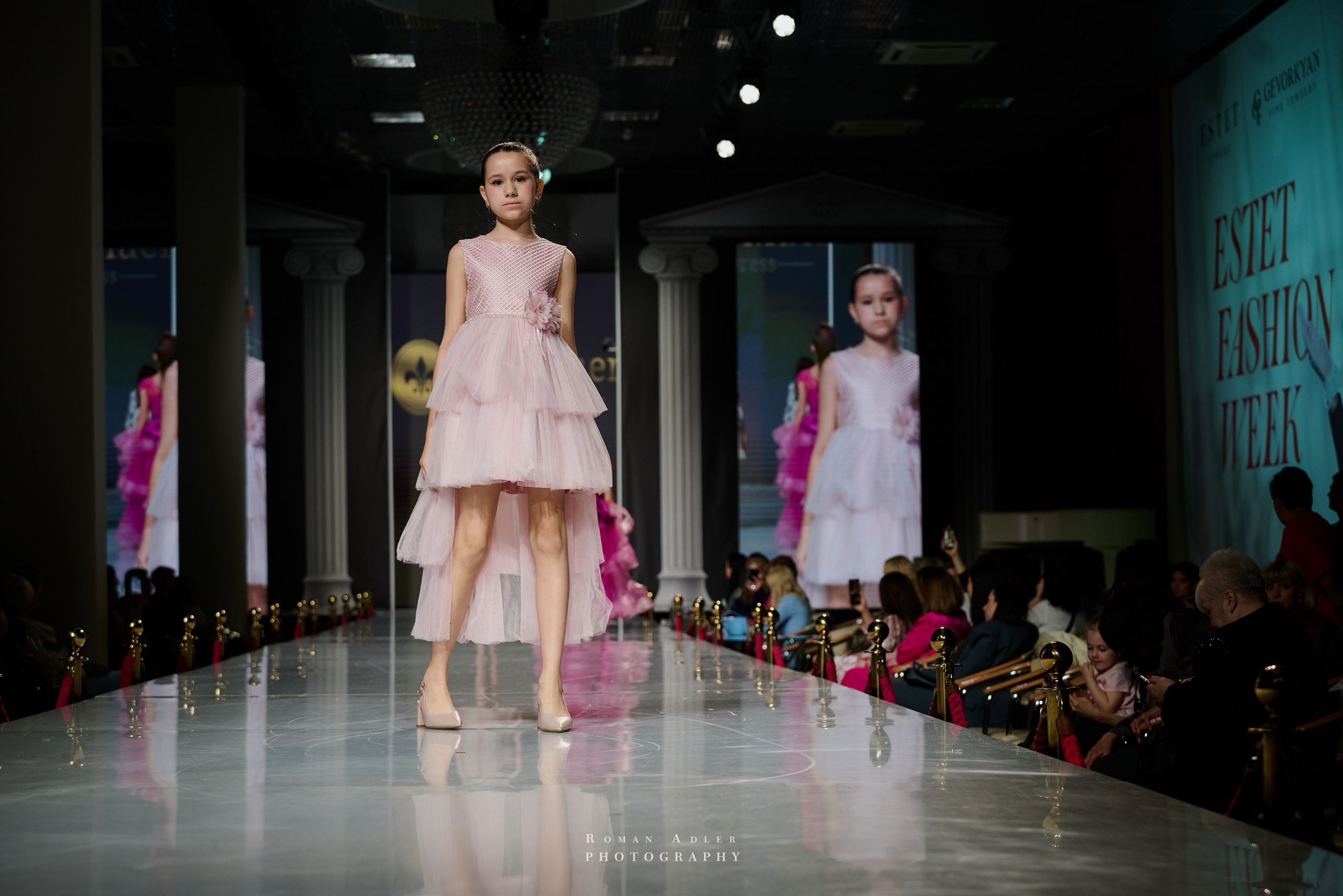 ESTET FASHION WEEK ВЕСНА — 2025. Фотограф Роман Адлер