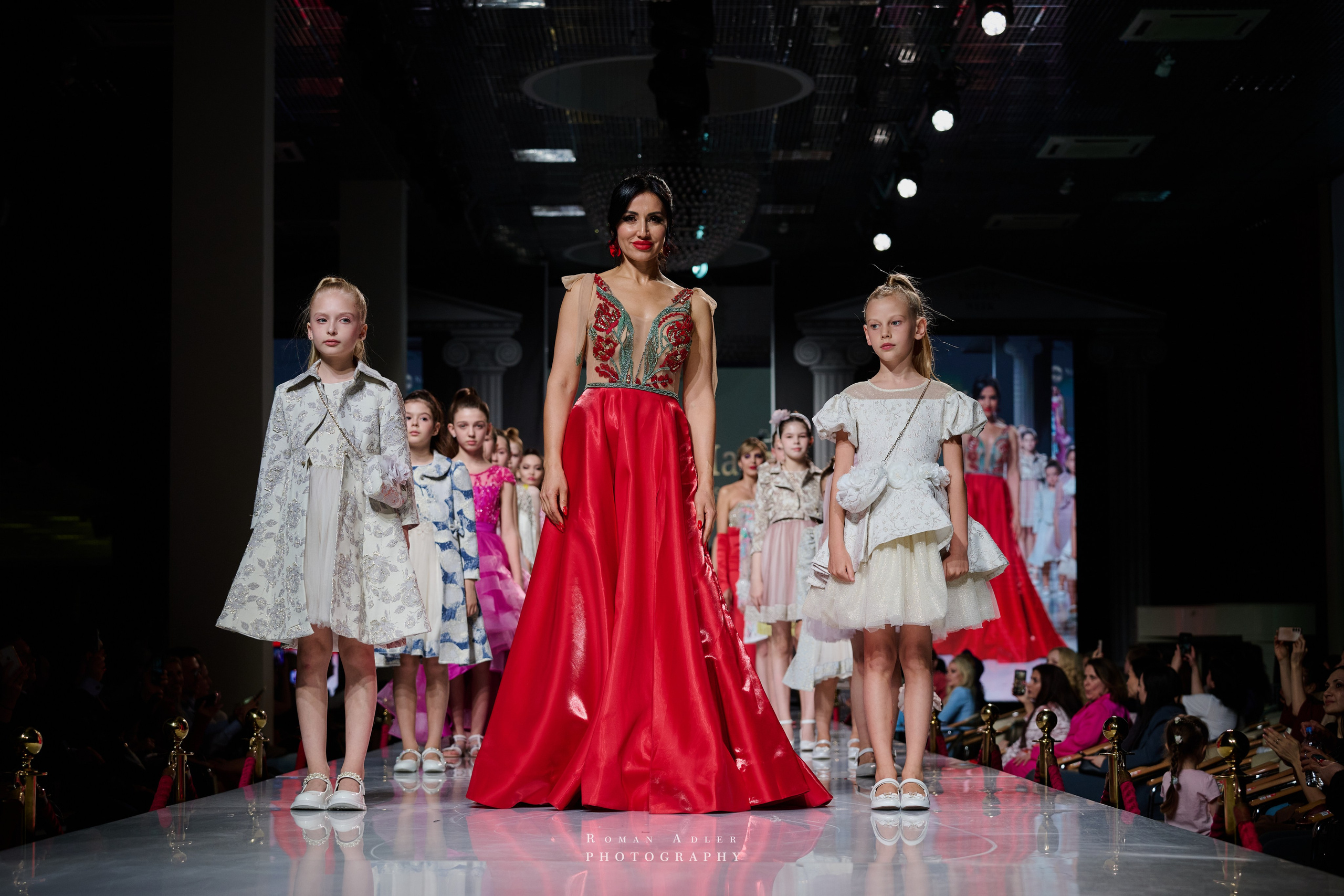 ESTET FASHION WEEK ВЕСНА — 2025. Фотограф Роман Адлер