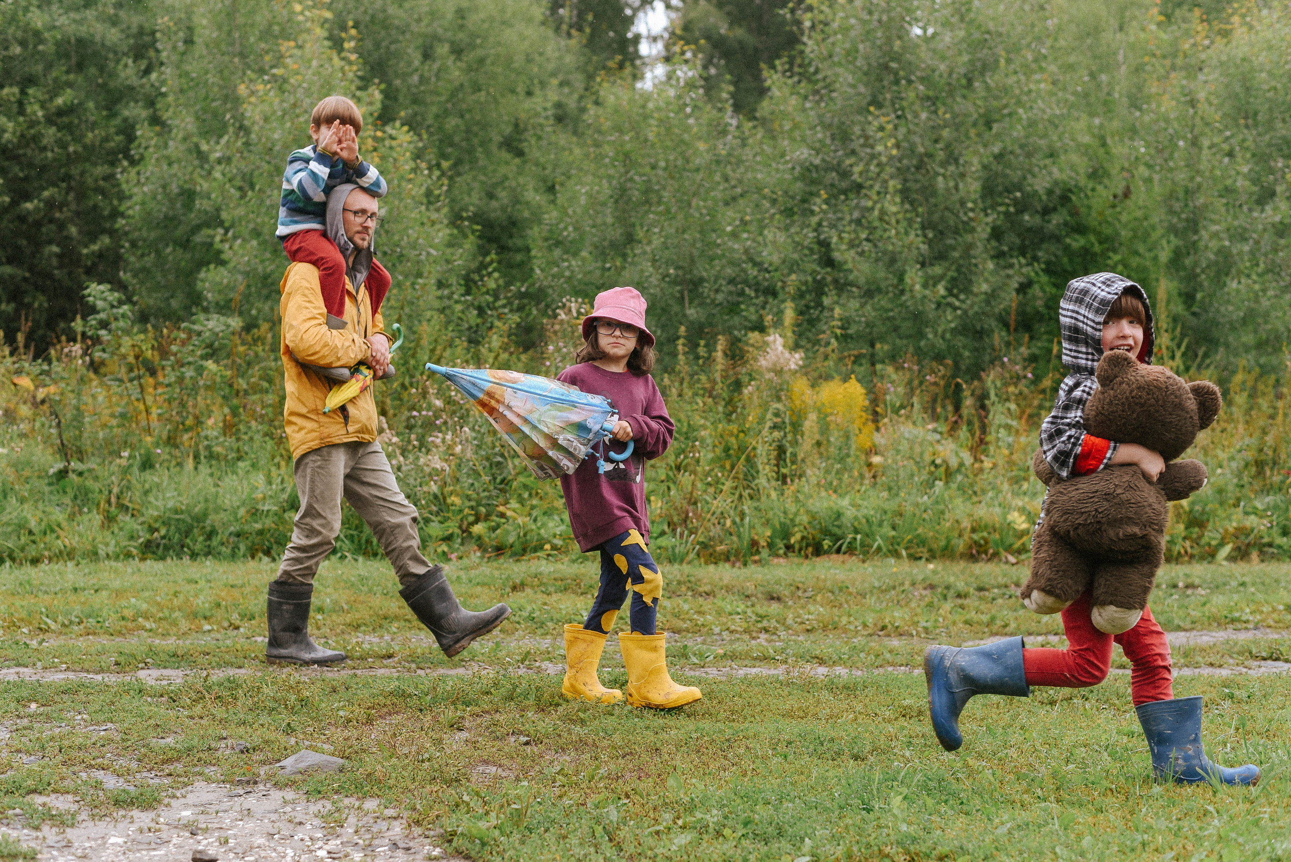 Малина, лужи и поход. Детский и семейный фотограф в Новосибирске Саша Дорошенко
