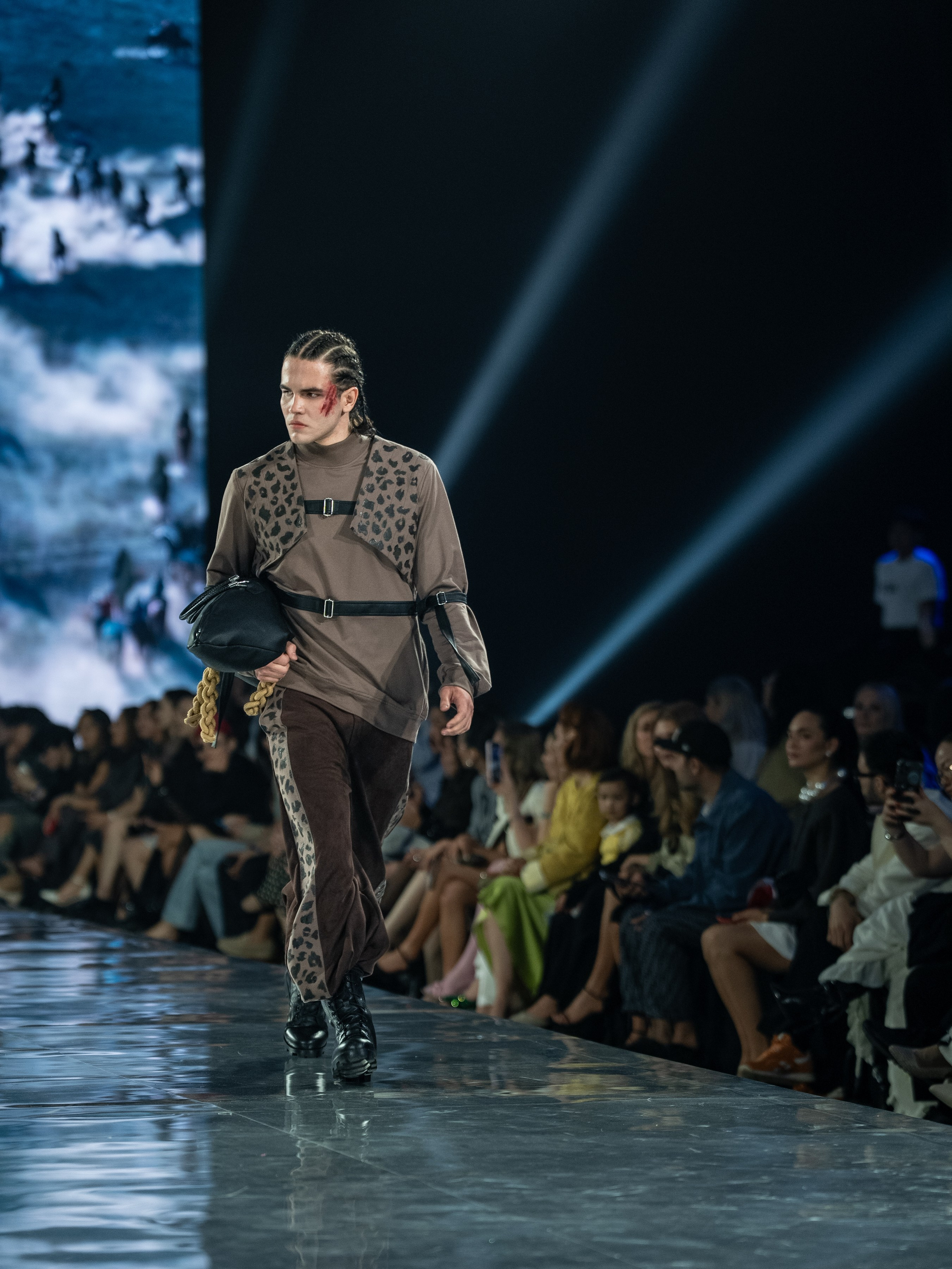 Visa Fashion Week Almaty Pre-Fall 2026 GAZHAIYIP. Сайт Алматинского НЮ АРТ, будуар и фэшн фотографа Дениса Карпенко