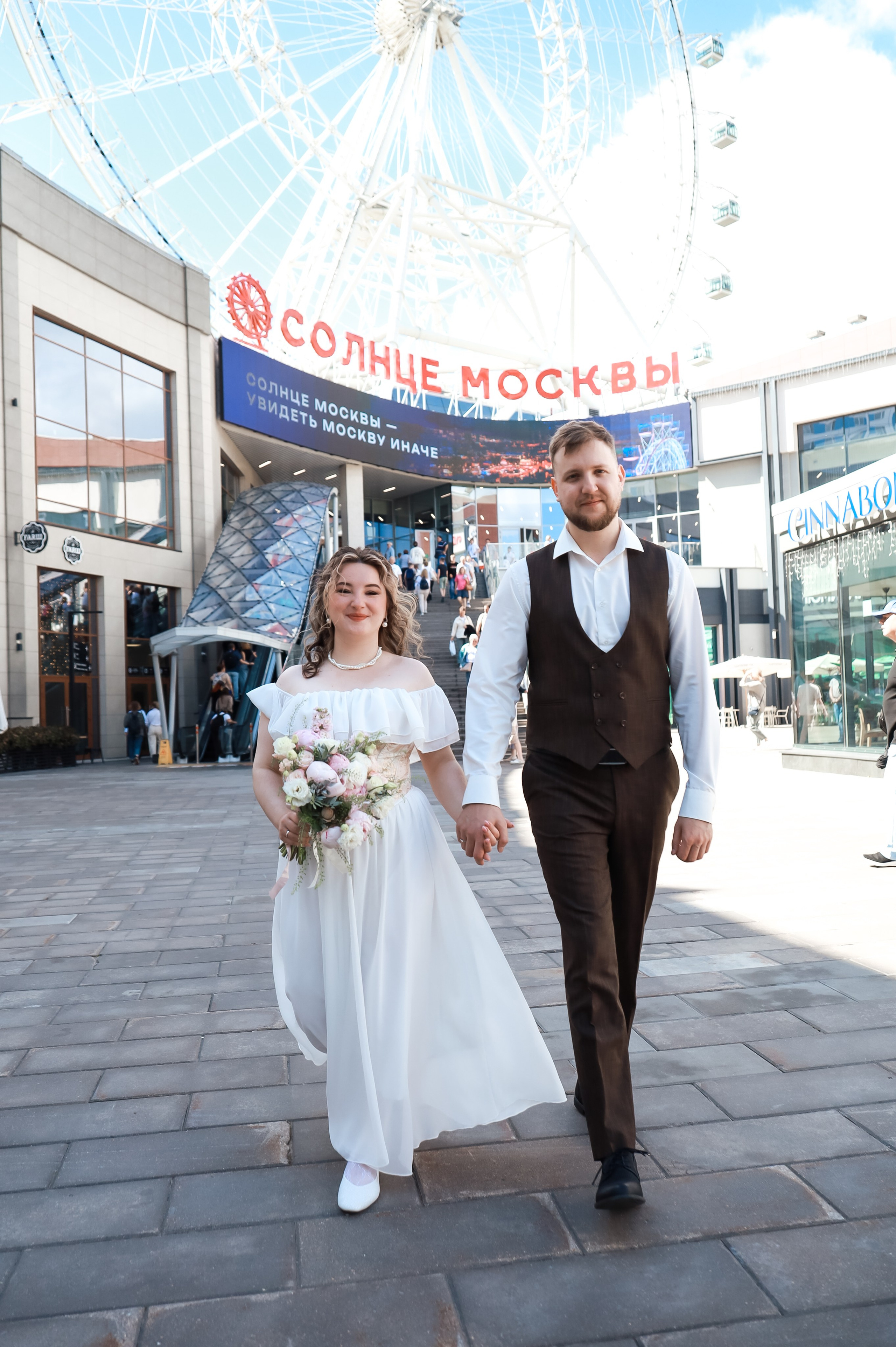 Колесо обозрения «Солнце Москвы», прогулка по ВДНХ. Фотосессии в Москве