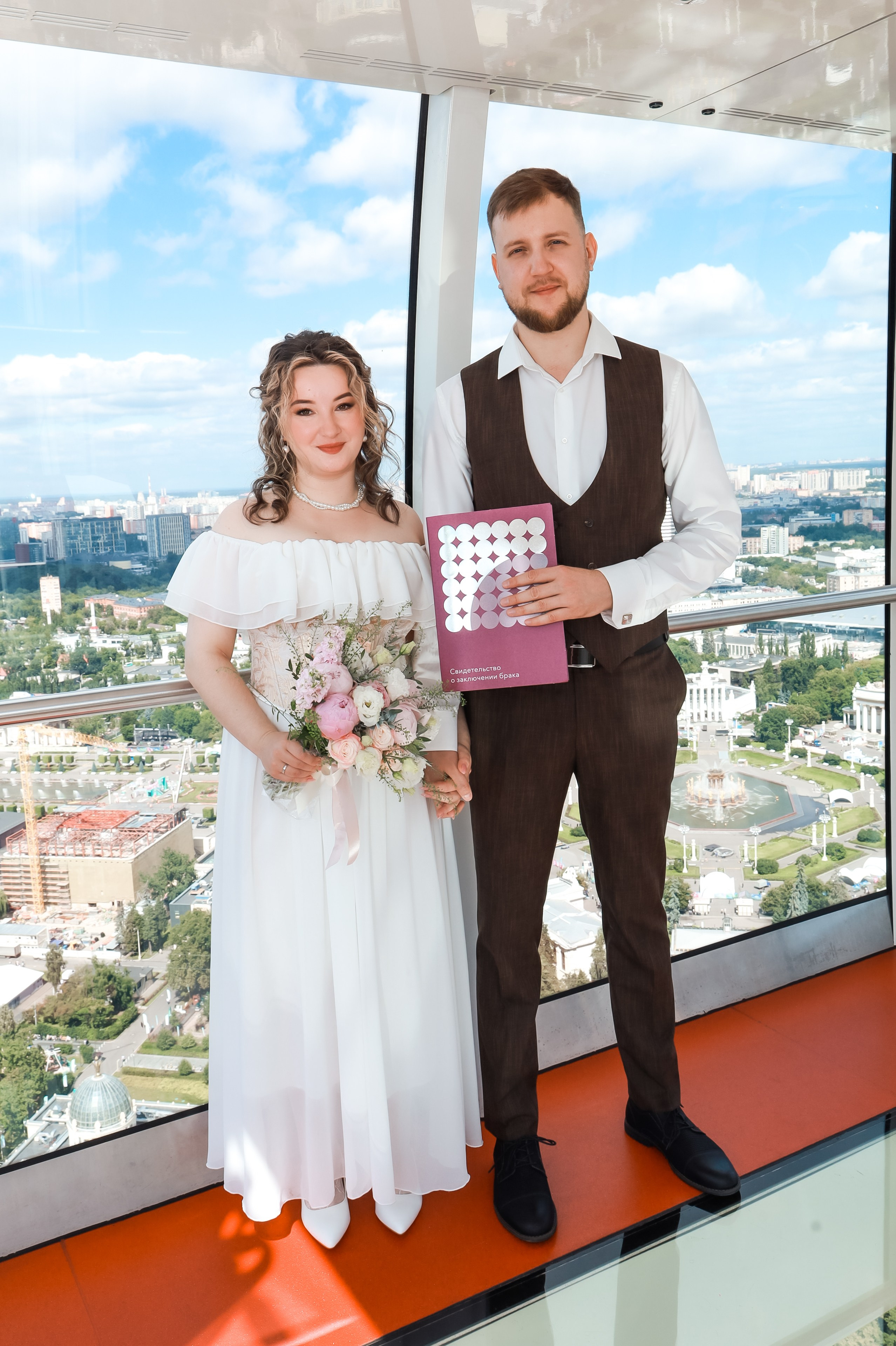 Колесо обозрения «Солнце Москвы», прогулка по ВДНХ. Фотосессии в Москве