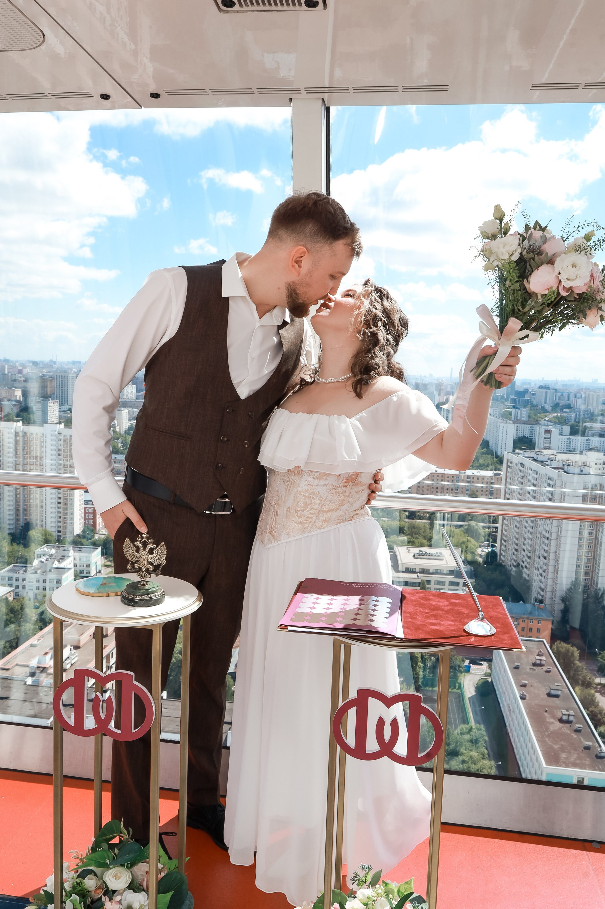 Колесо обозрения «Солнце Москвы», прогулка по ВДНХ. Фотосессии в Москве