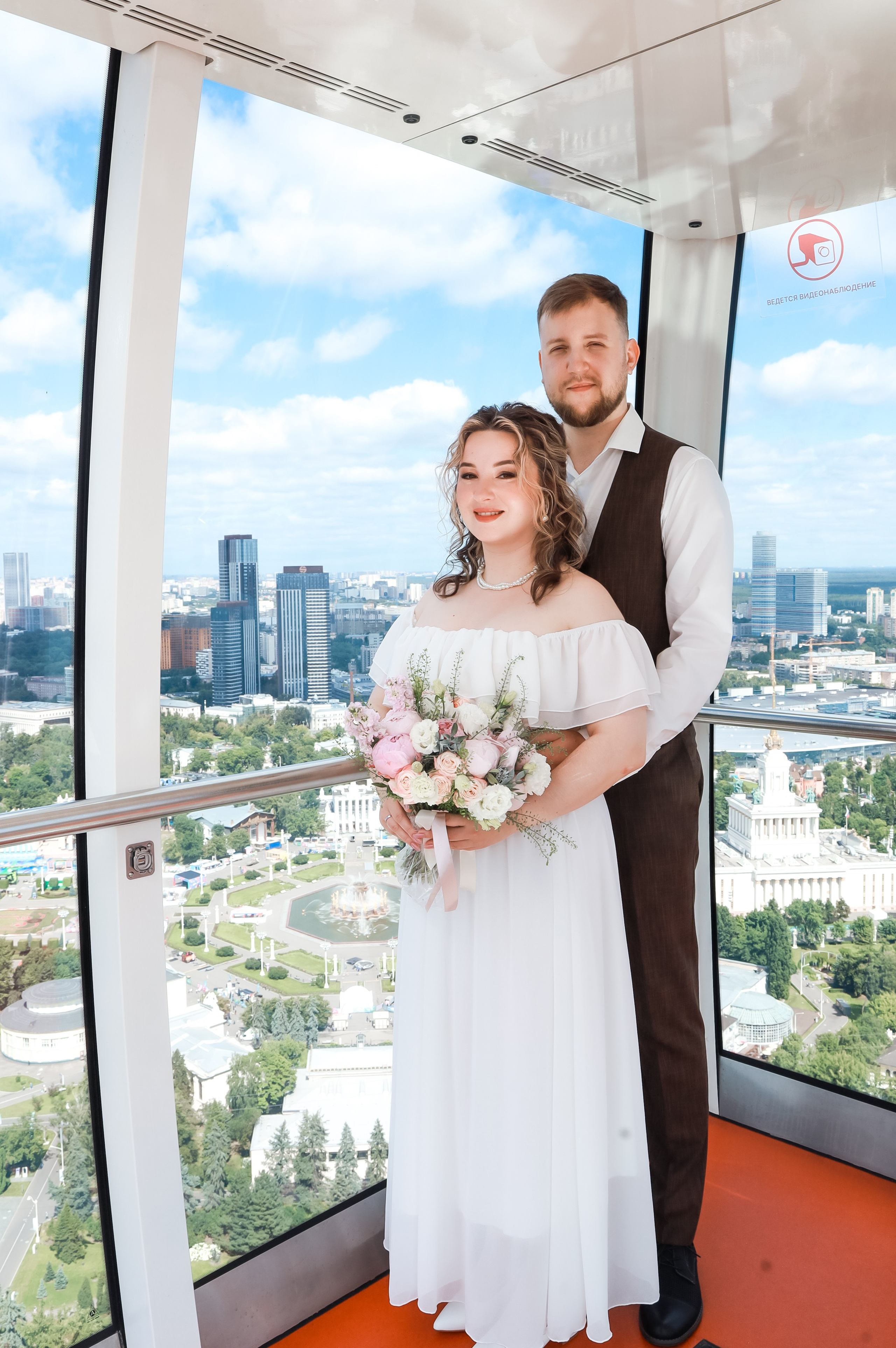 Колесо обозрения «Солнце Москвы», прогулка по ВДНХ. Фотосессии в Москве