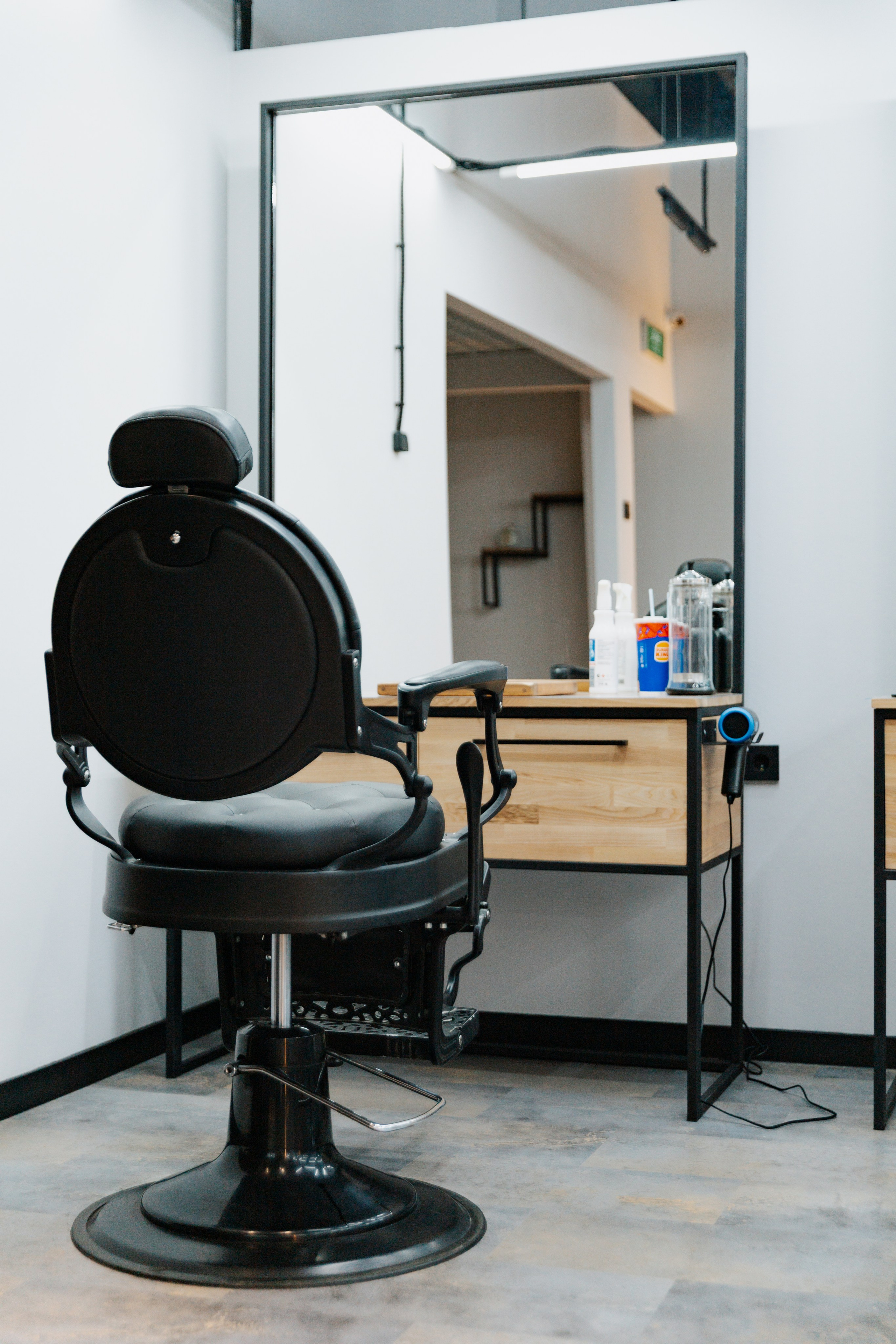 DERBY BARBERSHOP. LIYALEE PHOTO