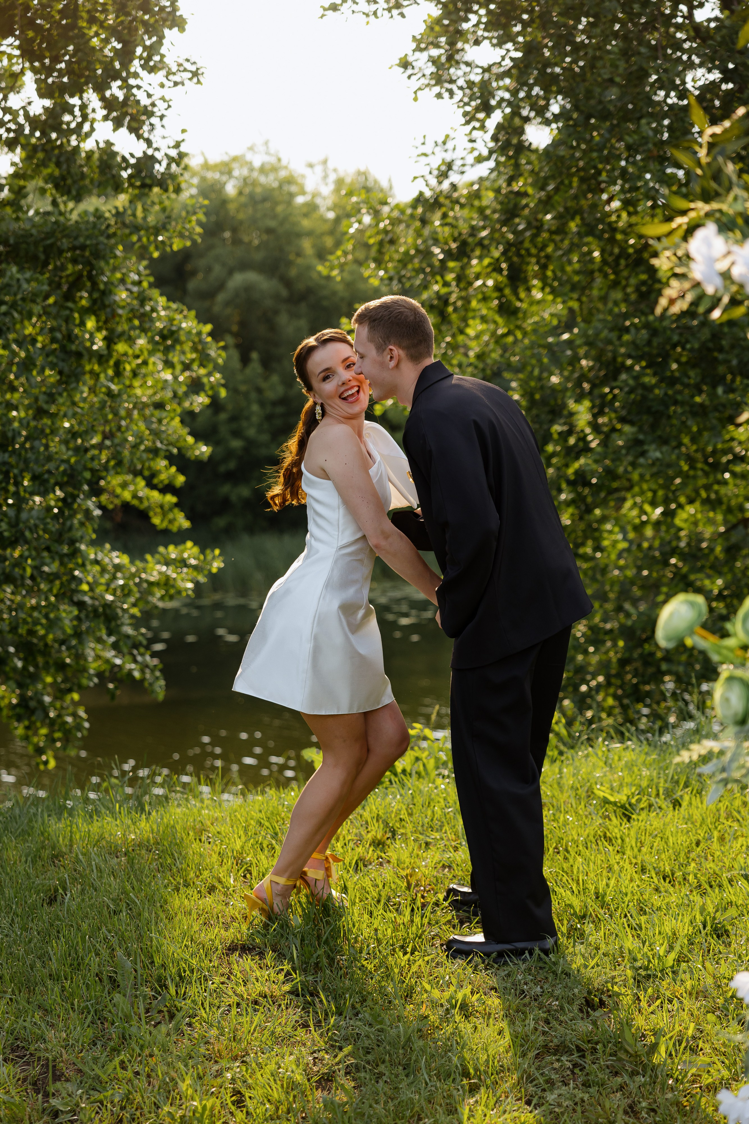 Июньская свадьба на берегу реки. Фотограф Сергей Ртищев в Москве и РФ