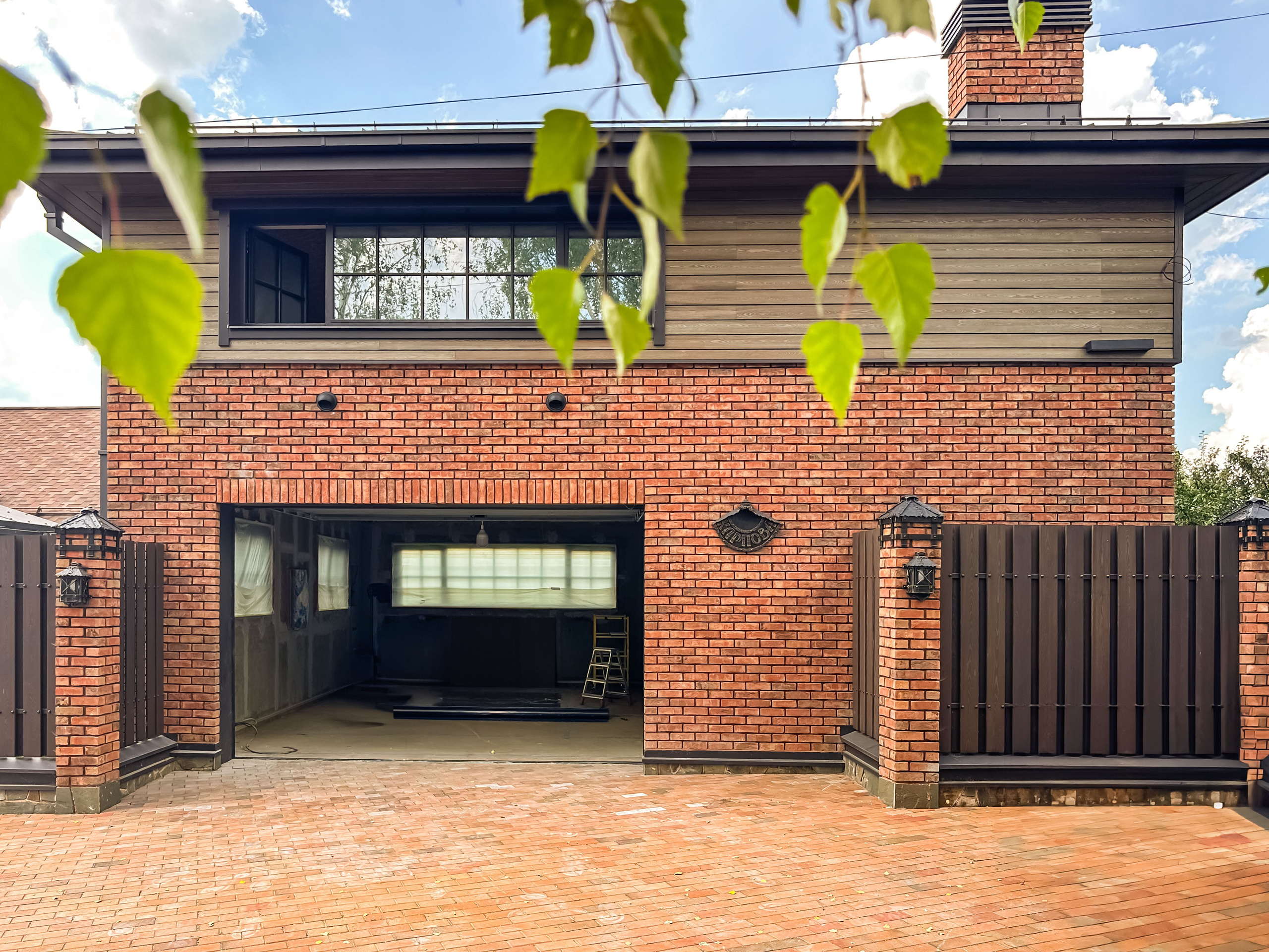 Двухэтажный гараж в стиле Лофт 