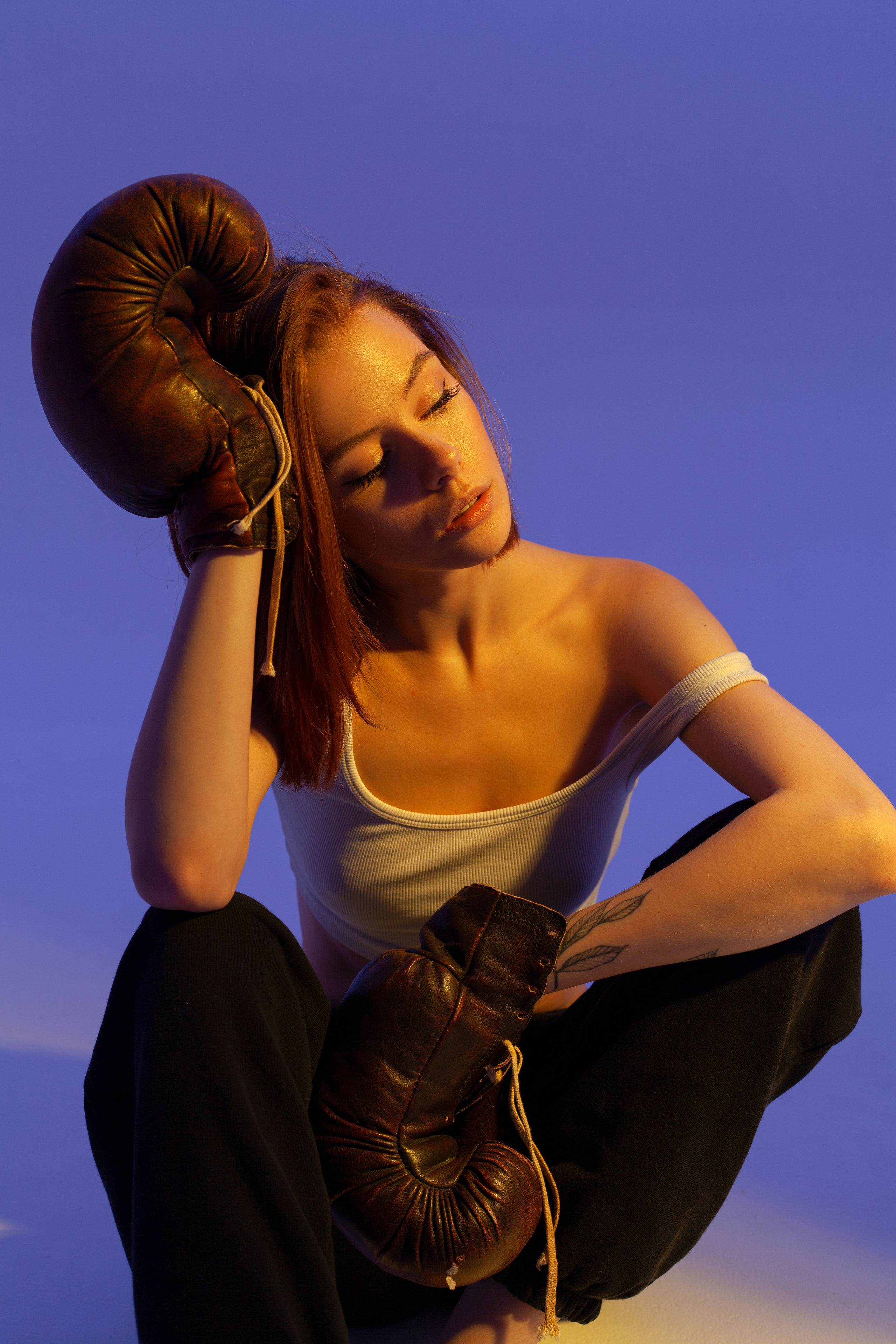 идеи для фотосессии для девушки в студии