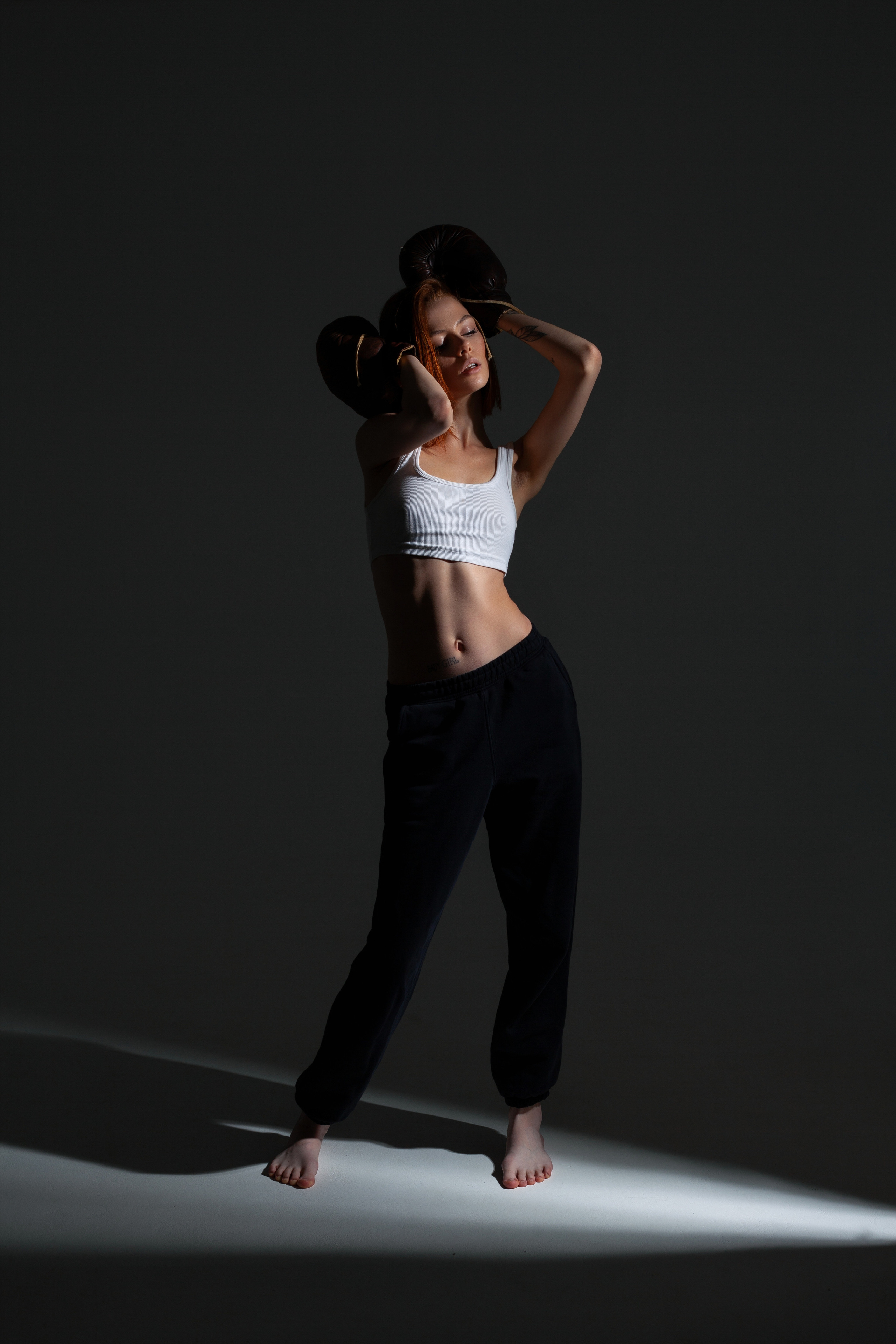 Фотосессия для девушки в студии. Портретный фотограф Антон Зуев в Нижнем Новгороде