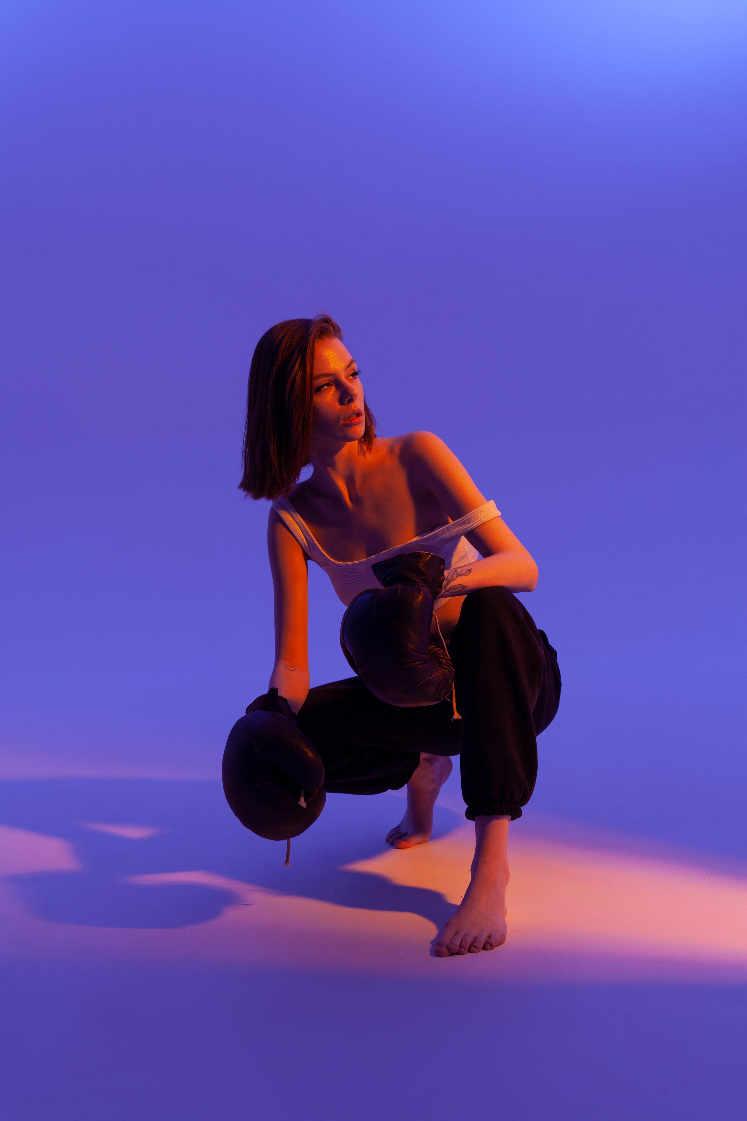 идеи для фотосессии для девушки в студии