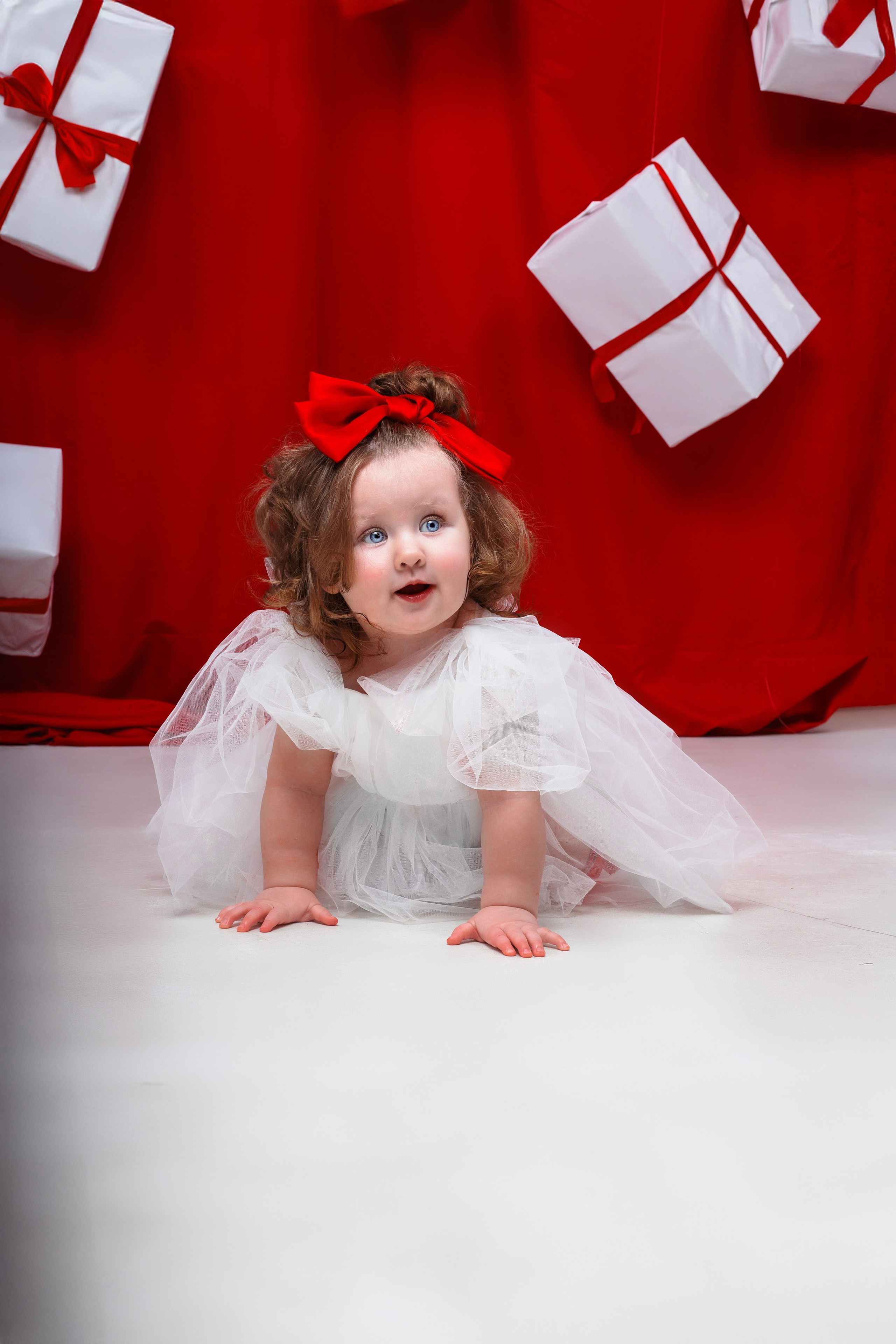 Профессиональная фотосессия на годик девочке в фотостудии в Сочи. Детский студийный фотограф Сочи
