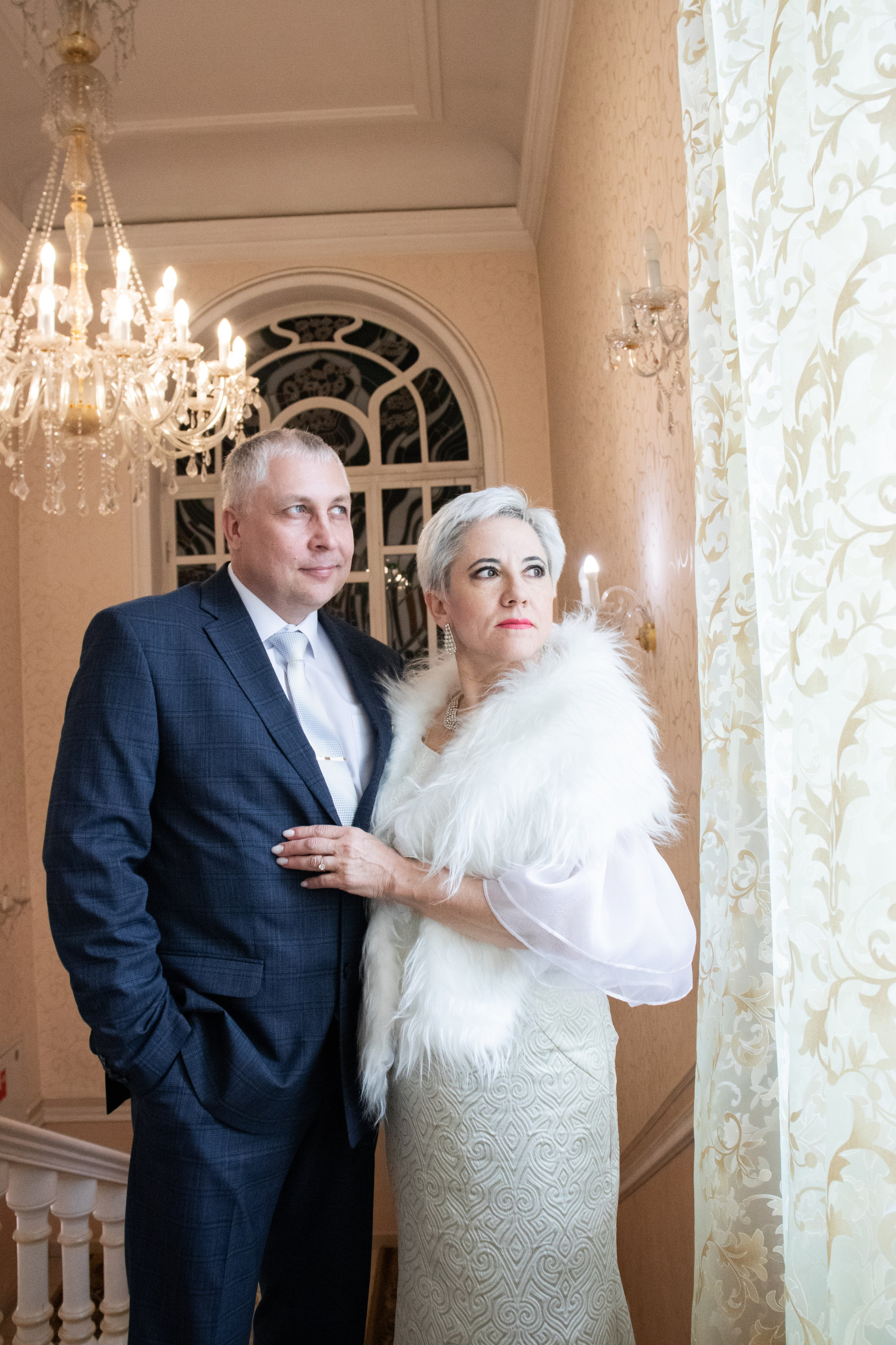Свадебная фотосессия жениха и невесты в ЗАГСе Дворца Бракосочетания города Томск
