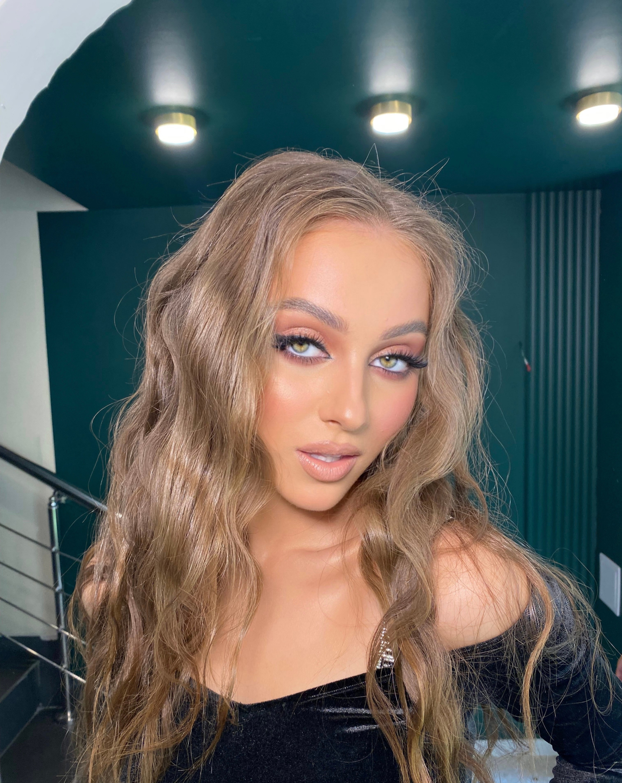 Модель София Новосибирск. Коммерческий фотограф для маркетплейсов Wildberries и Ozon в Новосибирске — фото и видео для брендов